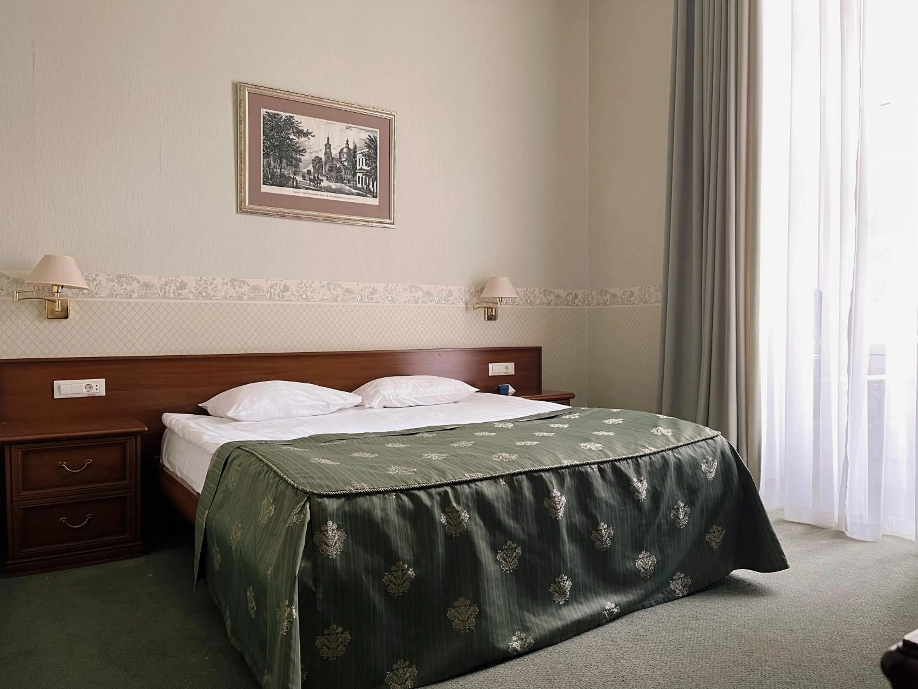 Photo of the whole room, Bed in Continental Hotel