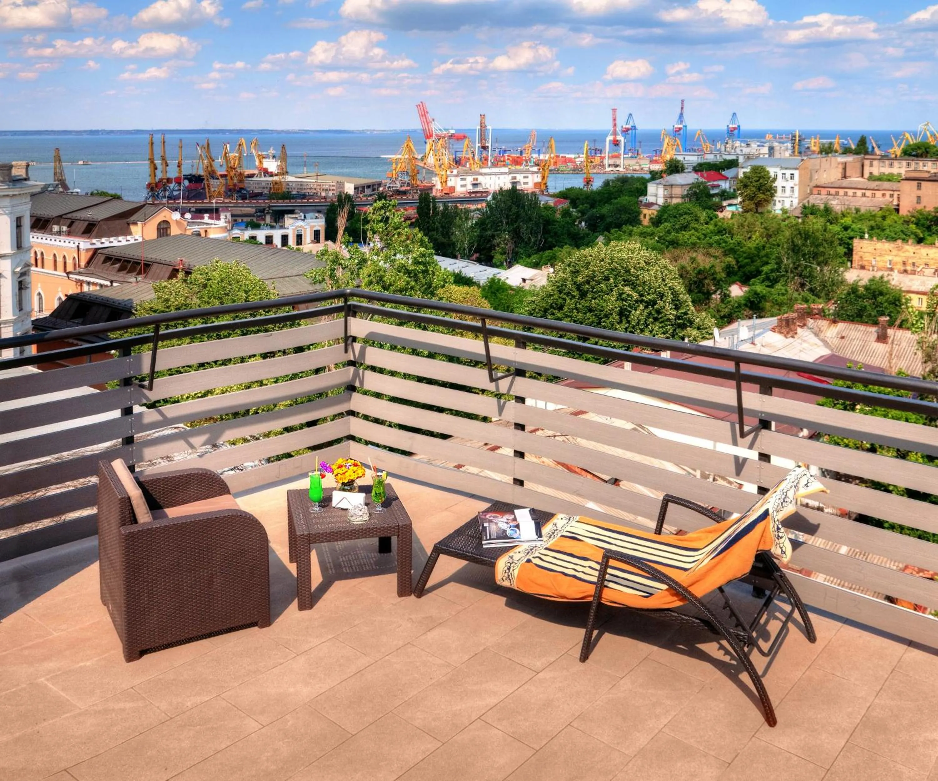 Balcony/Terrace in Continental Hotel