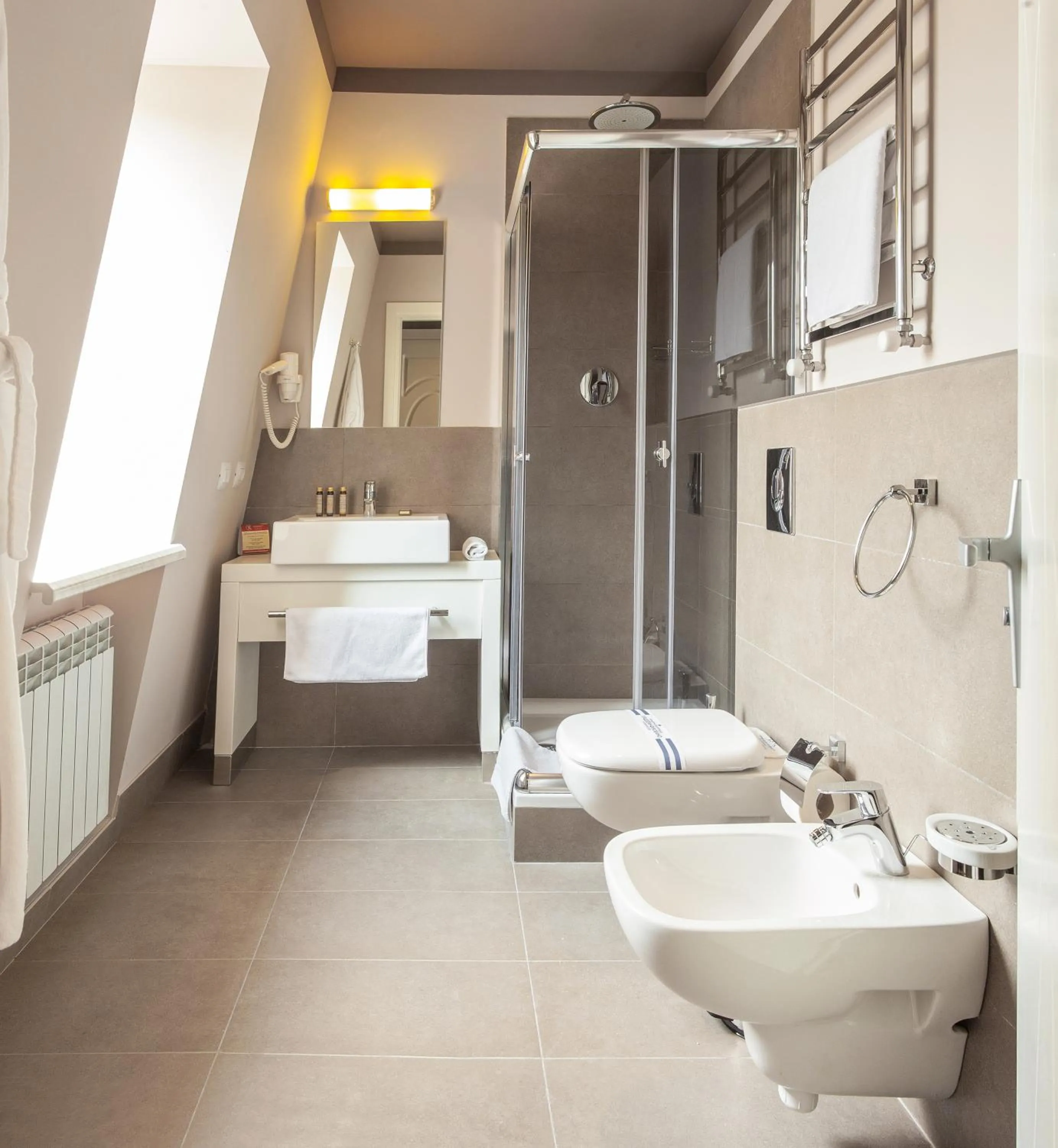 Bathroom in Continental Hotel