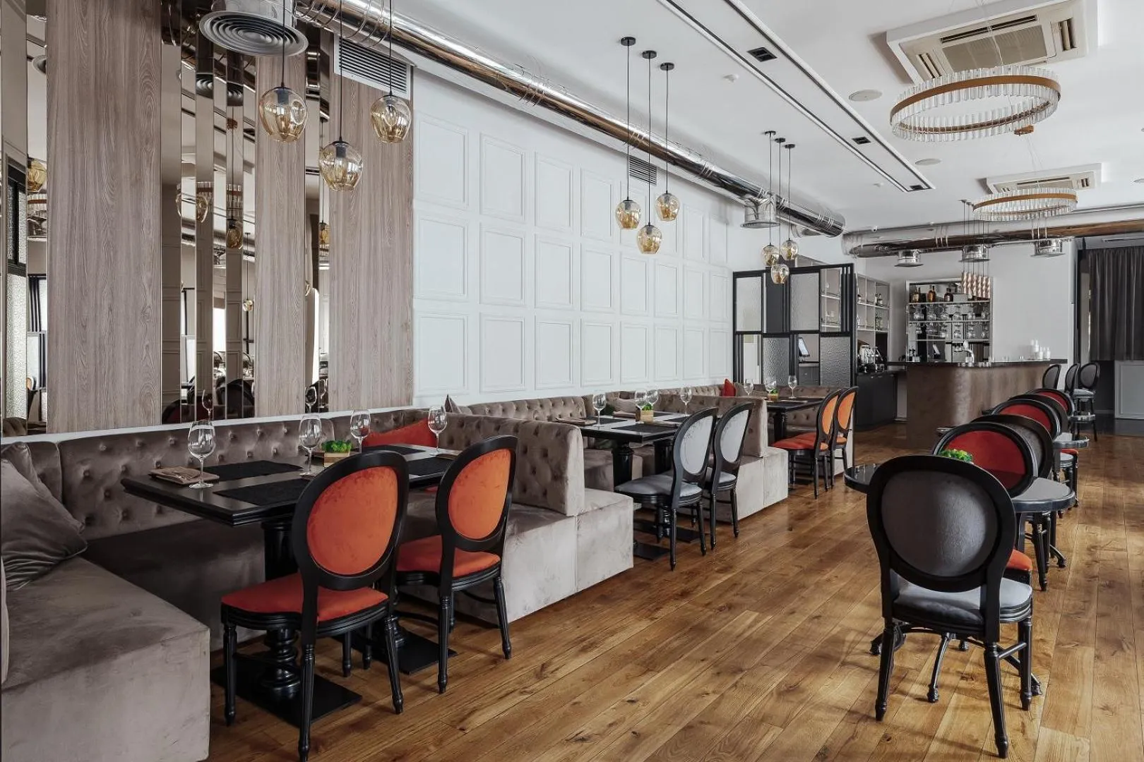 Restaurant/places to eat in Continental Hotel