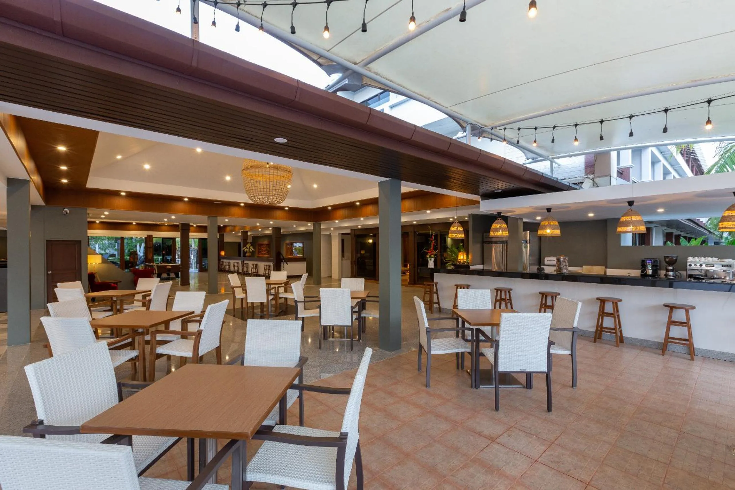 Restaurant/places to eat in Sunprime Kamala Beach