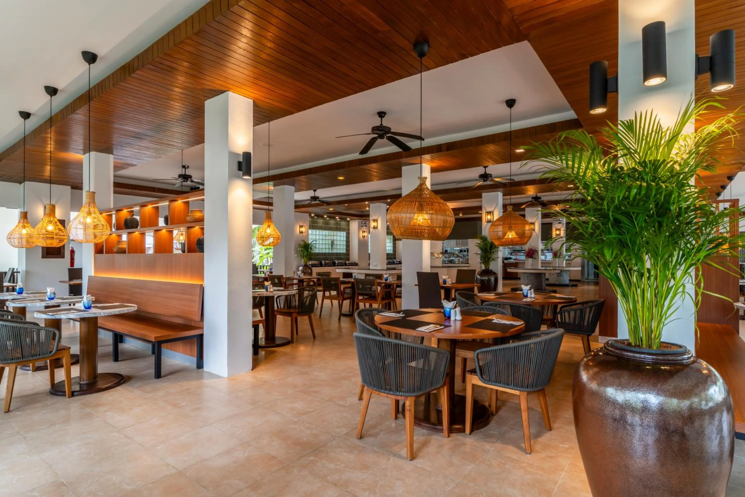 Restaurant/places to eat in Sunprime Kamala Beach