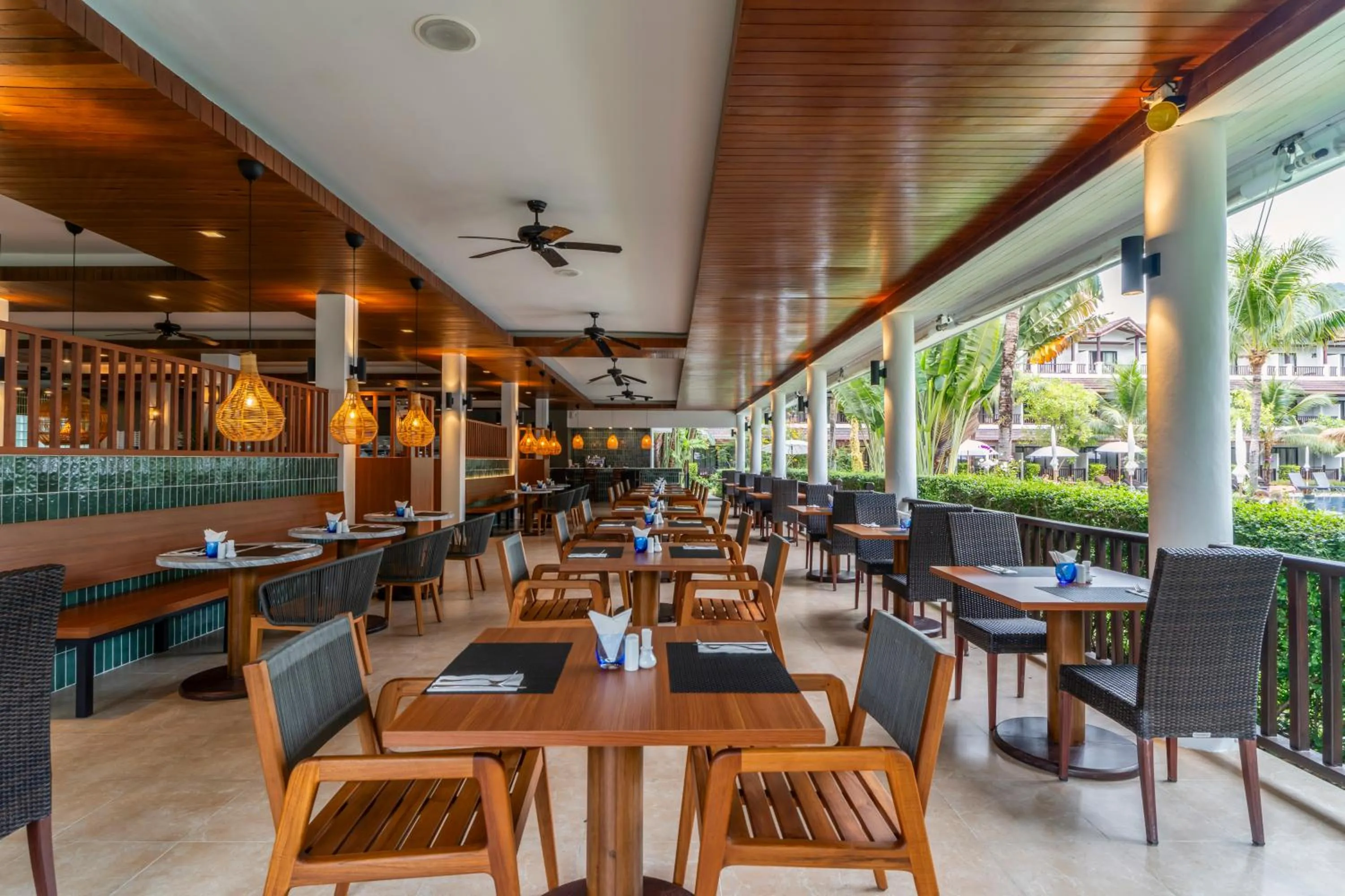 Restaurant/places to eat in Sunprime Kamala Beach