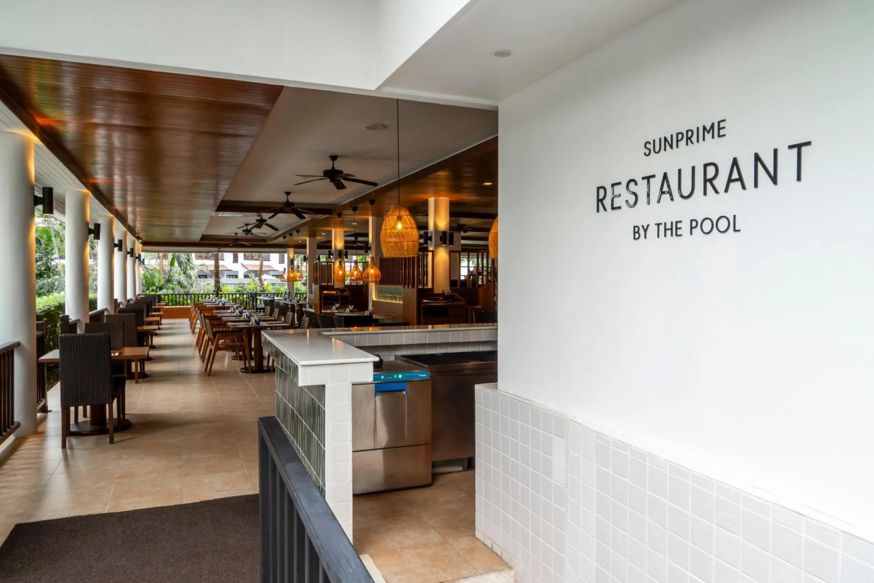 Food and drinks in Sunprime Kamala Beach