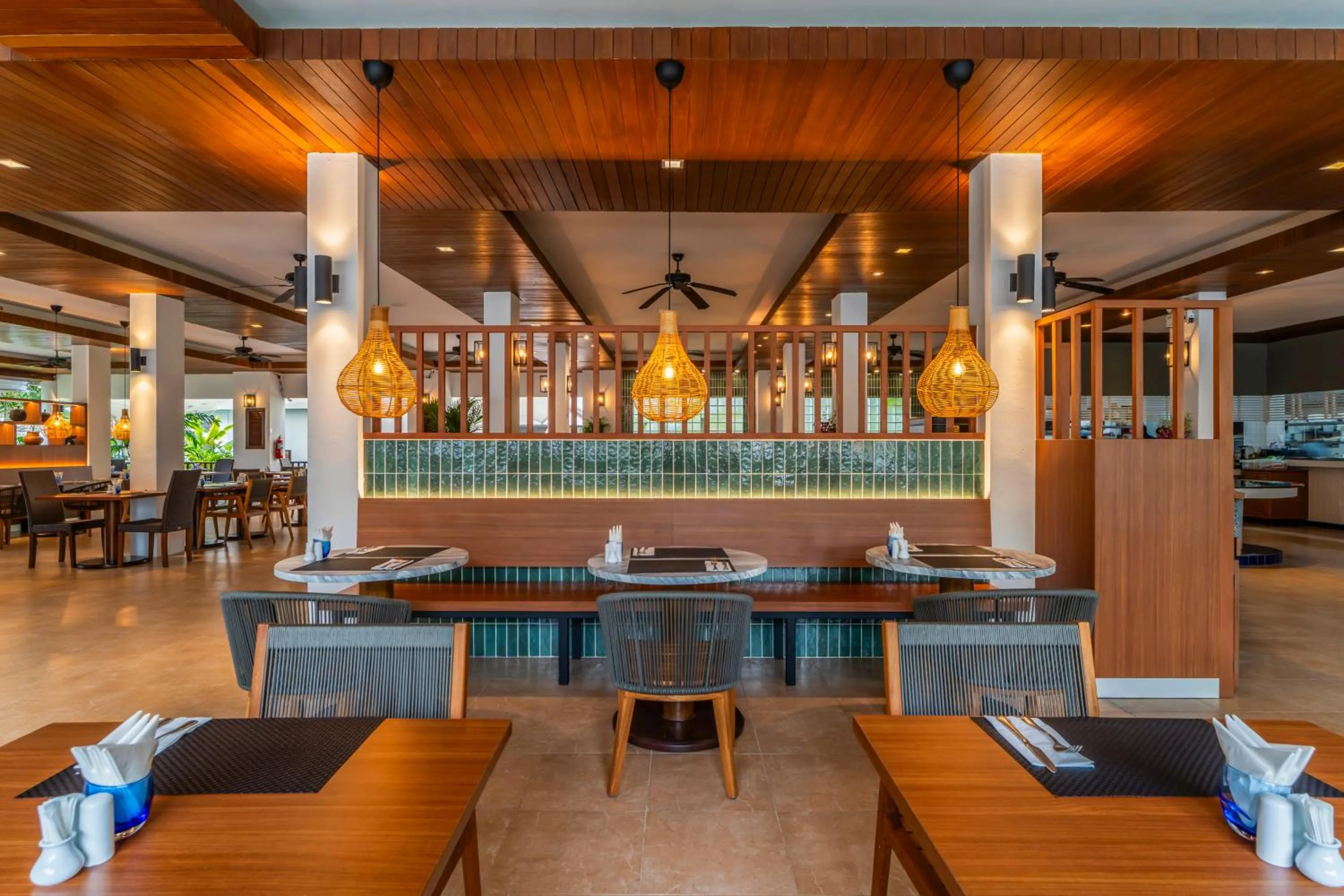 Restaurant/places to eat in Sunprime Kamala Beach