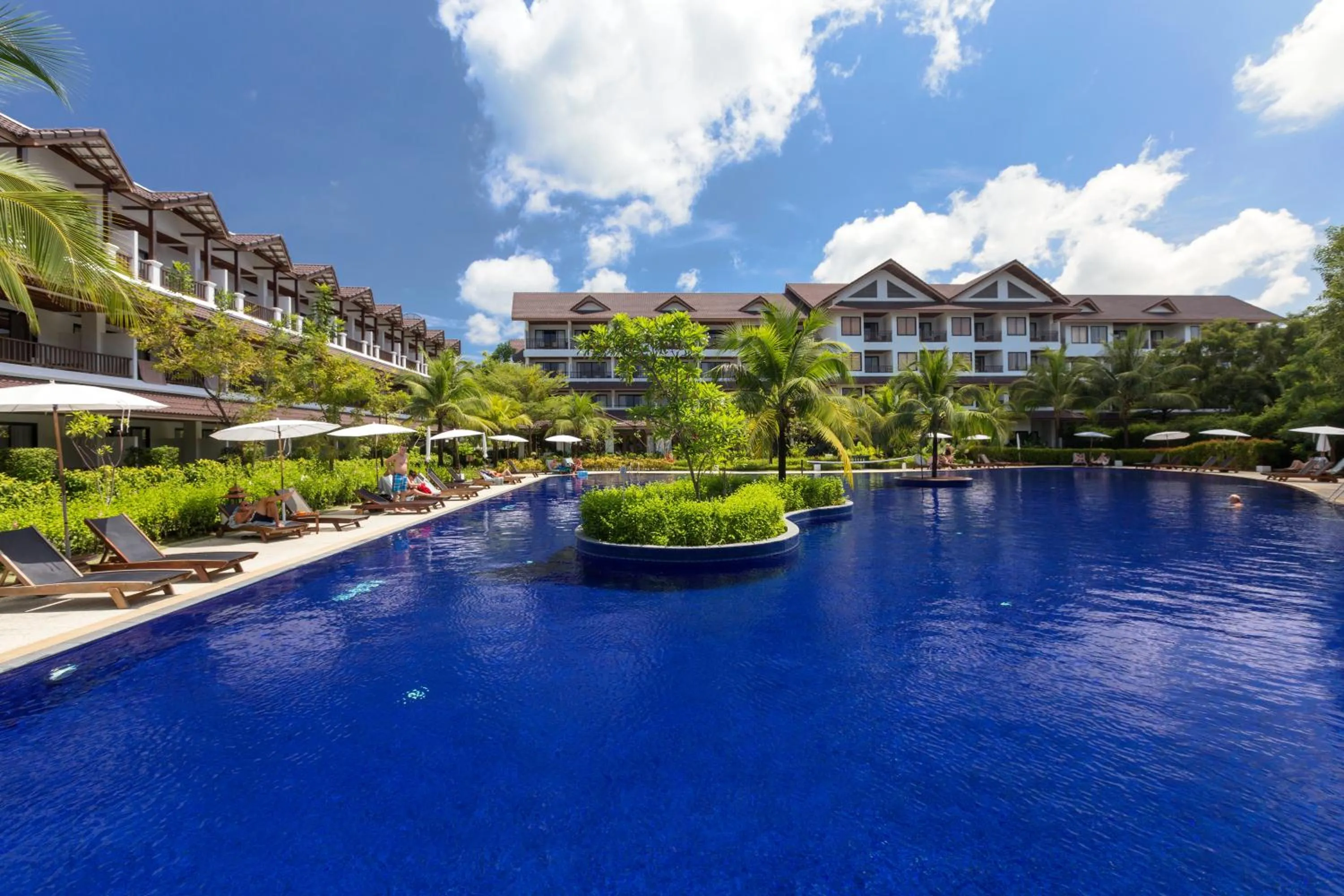 Swimming pool in Sunprime Kamala Beach