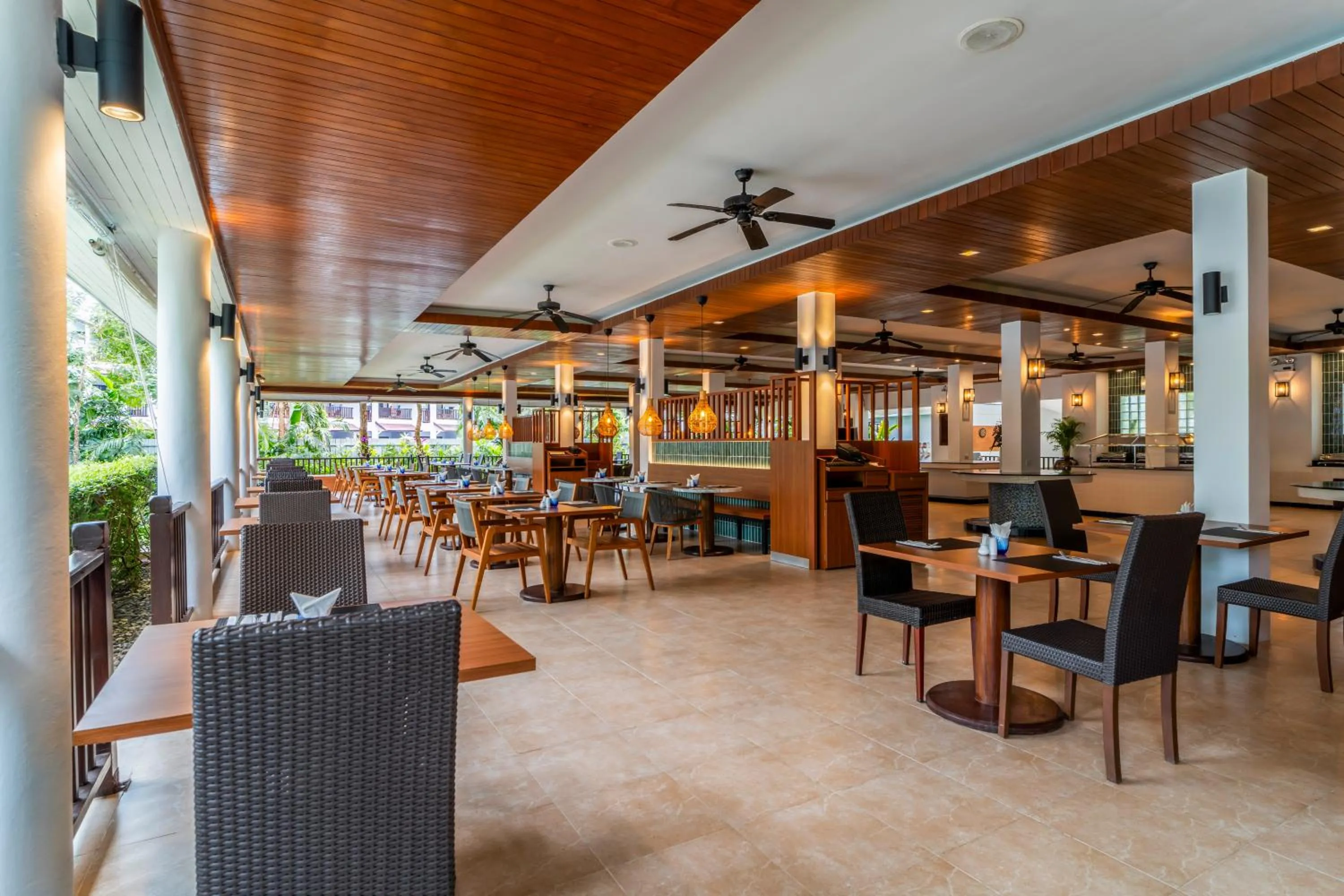 Restaurant/places to eat in Sunprime Kamala Beach