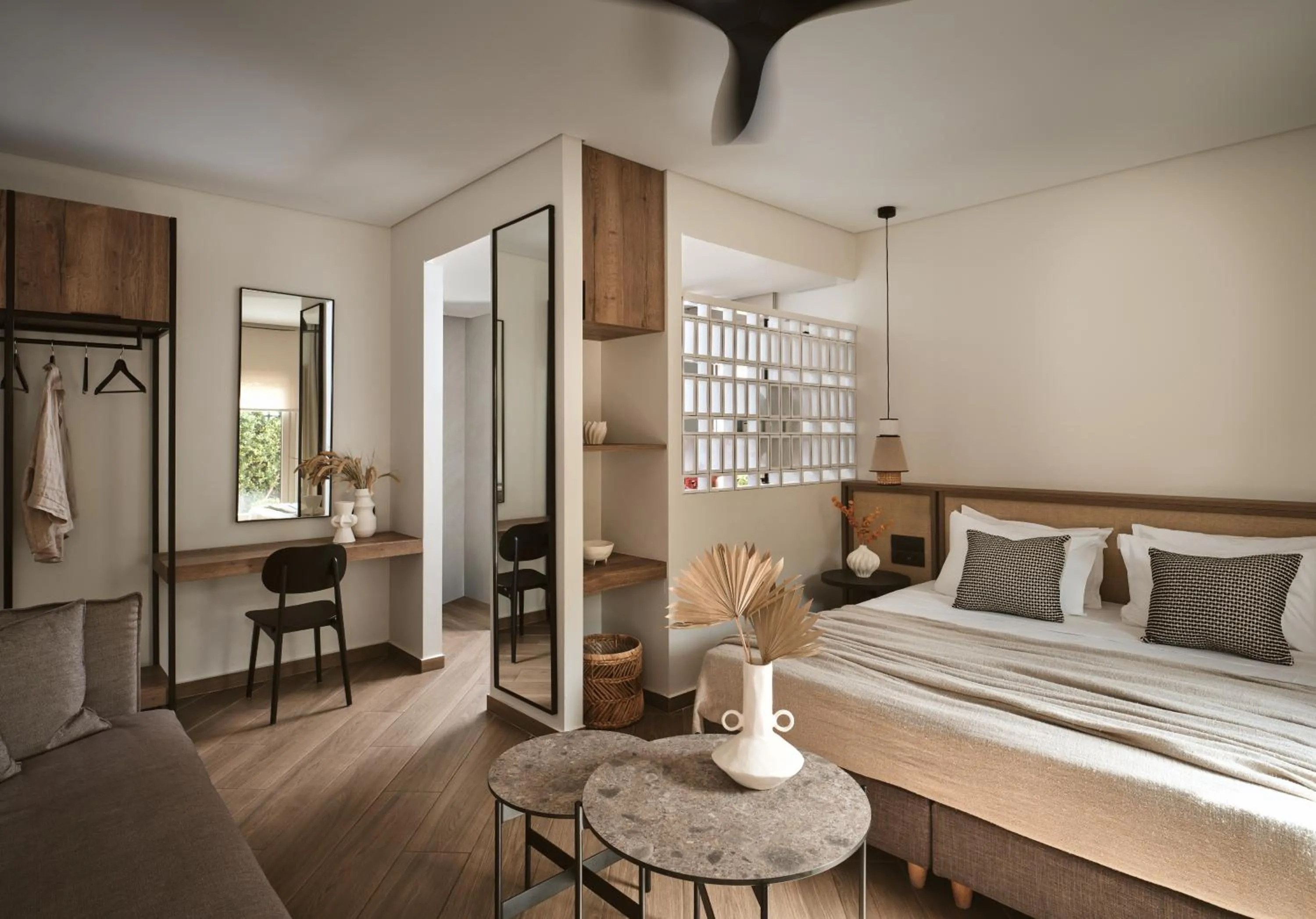 Photo of the whole room, Bed in Cactus Hotel