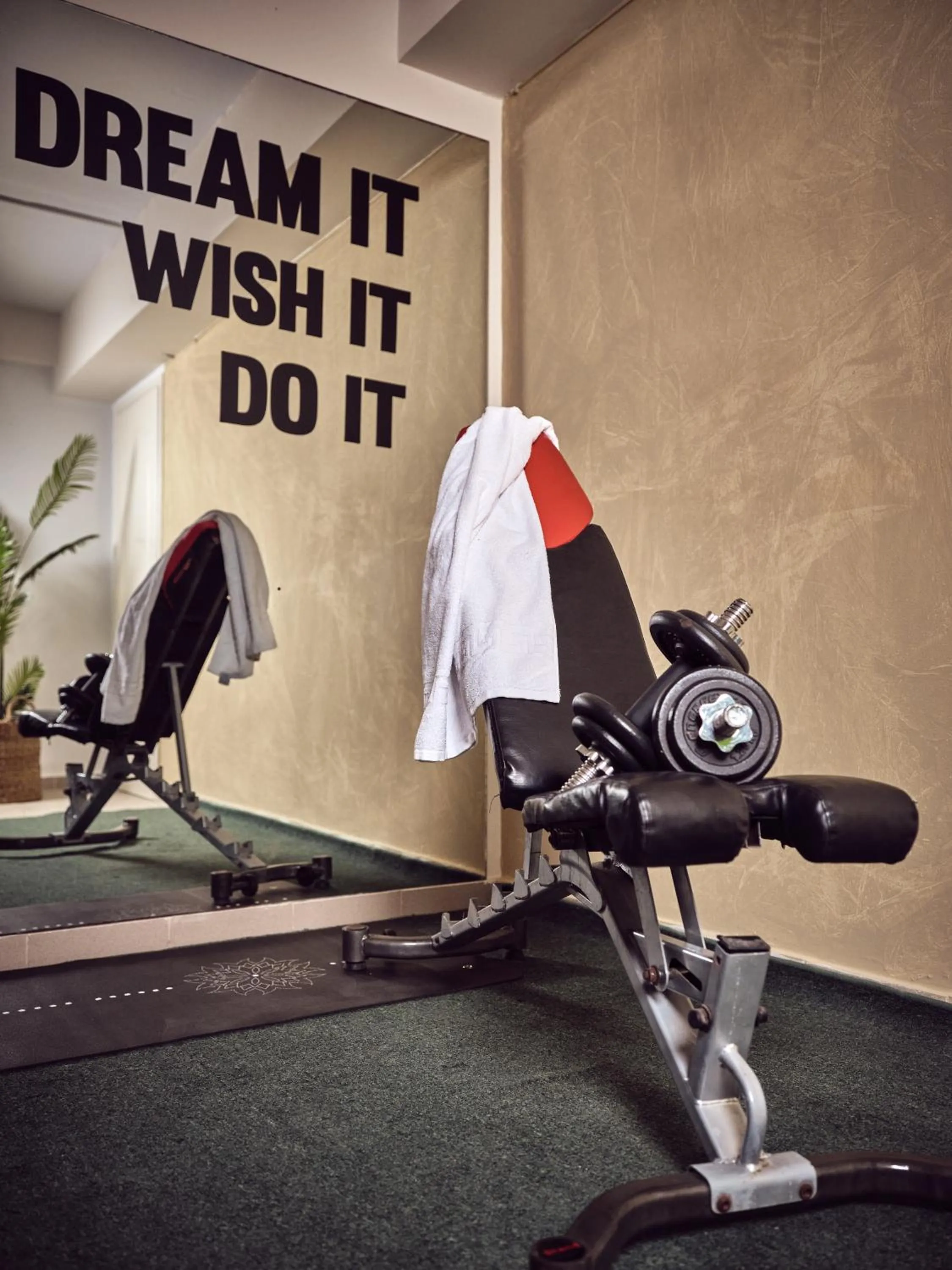 Fitness centre/facilities in Cactus Hotel