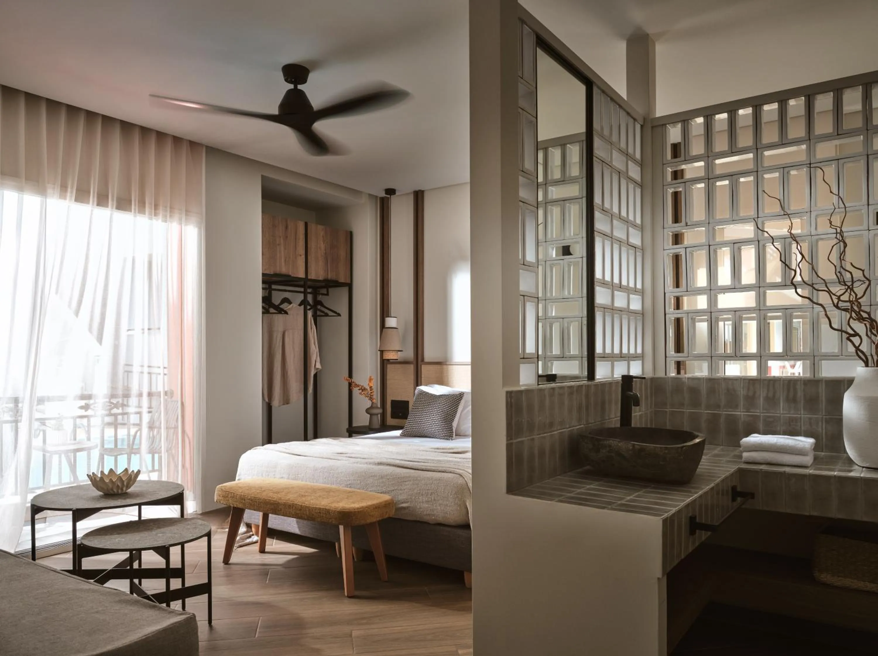 Photo of the whole room, Bed in Cactus Hotel