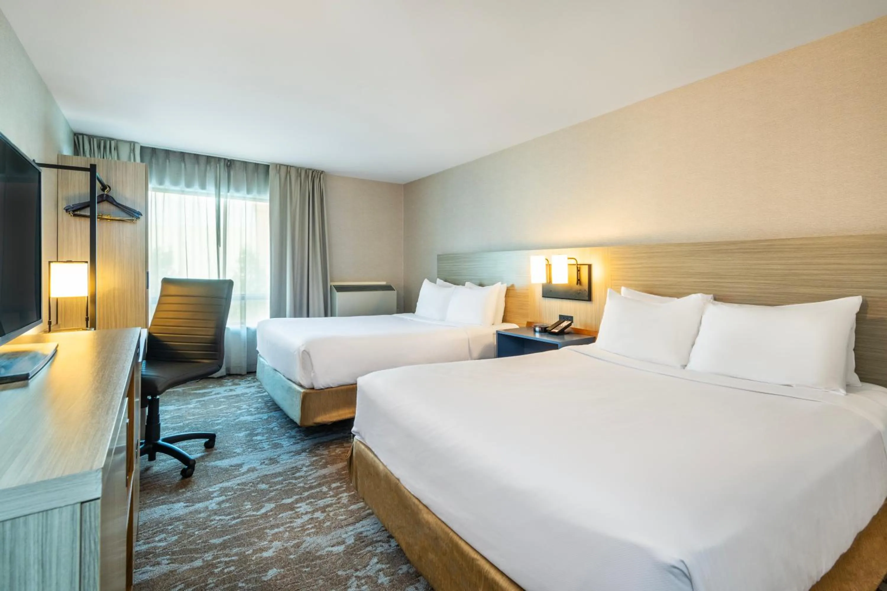 Bed in Comfort Inn Airport East