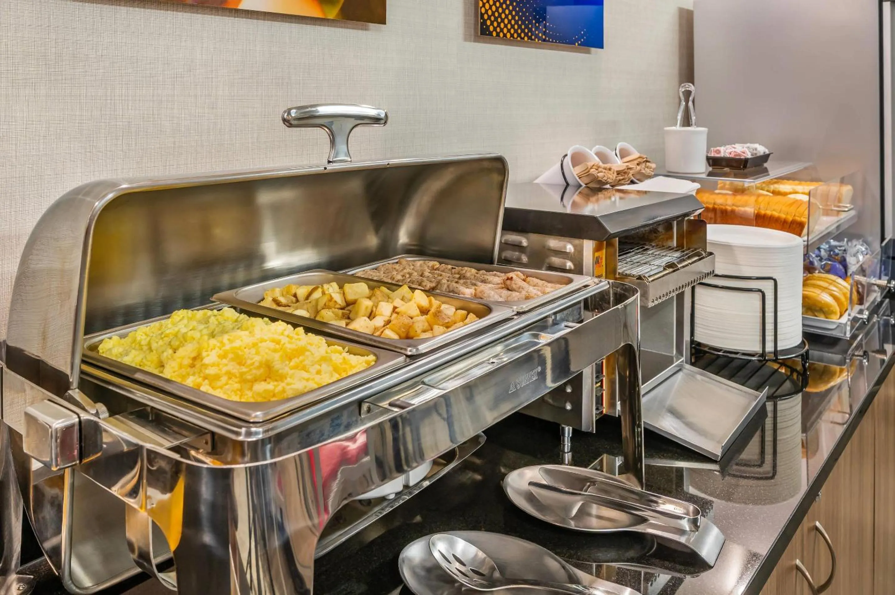 Breakfast in Comfort Inn Airport East