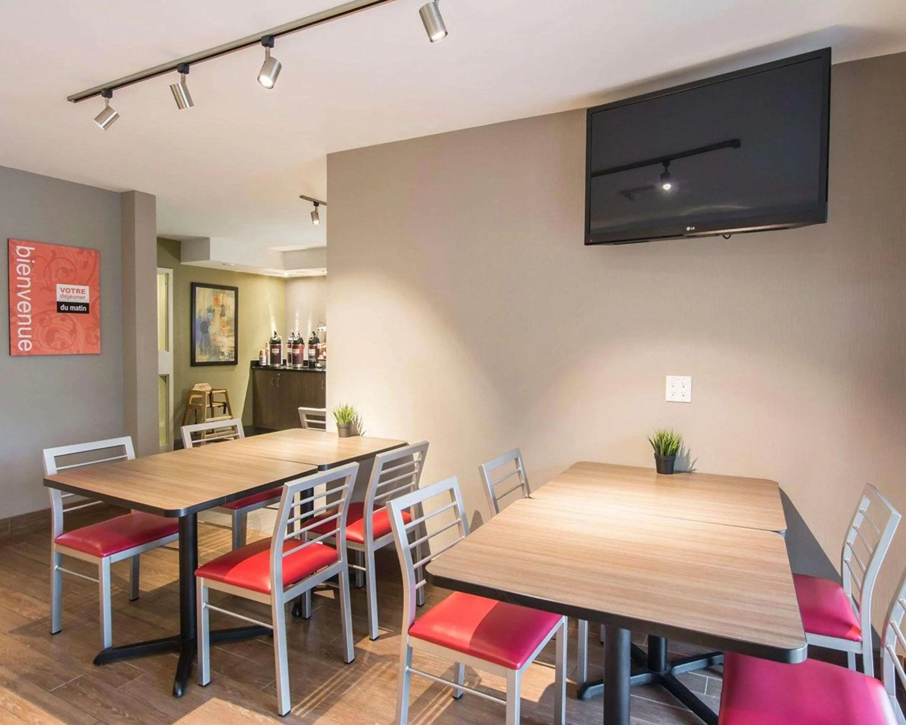 Breakfast in Comfort Inn Airport East