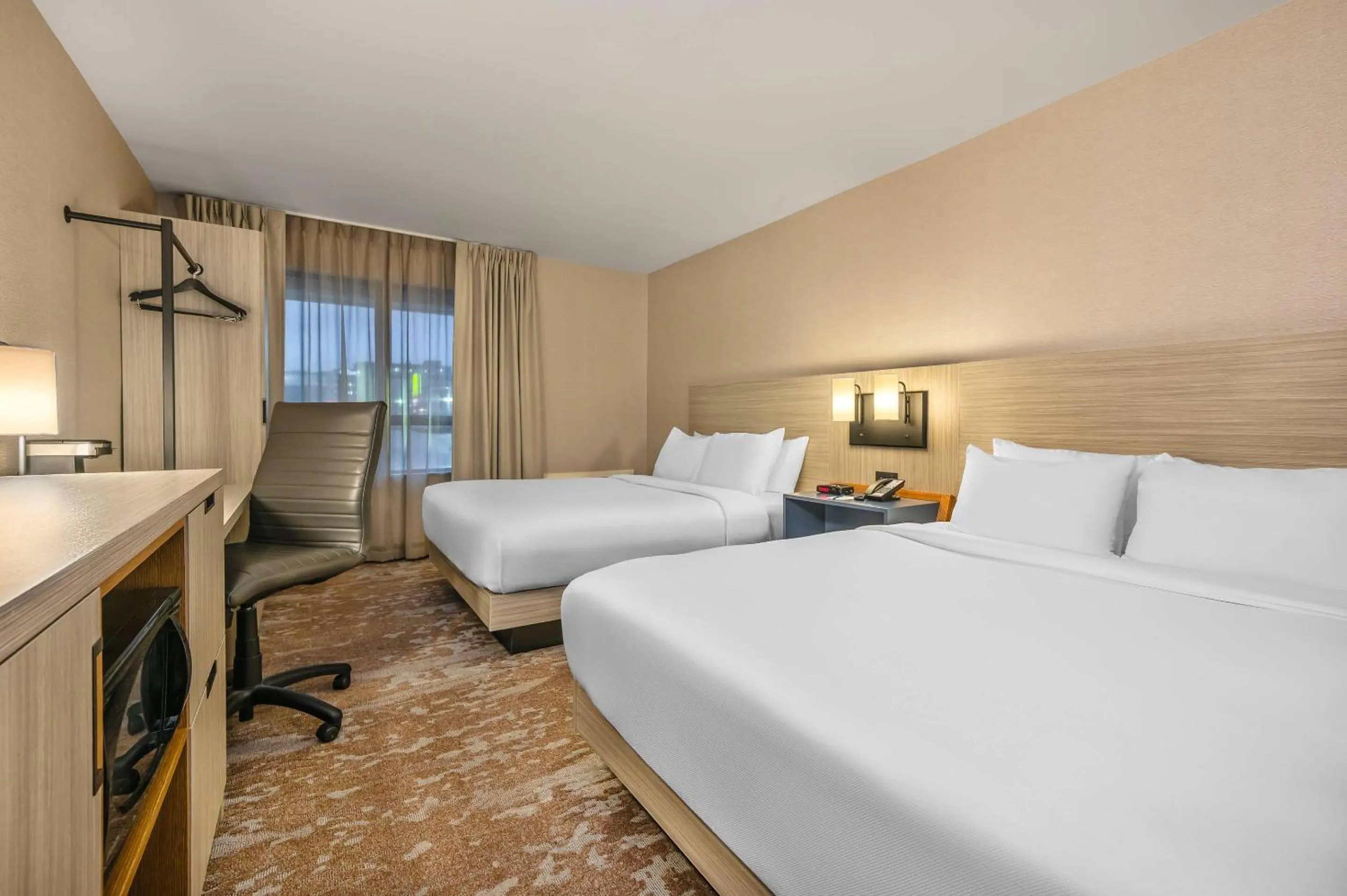 Bedroom, Bed in Comfort Inn Airport East