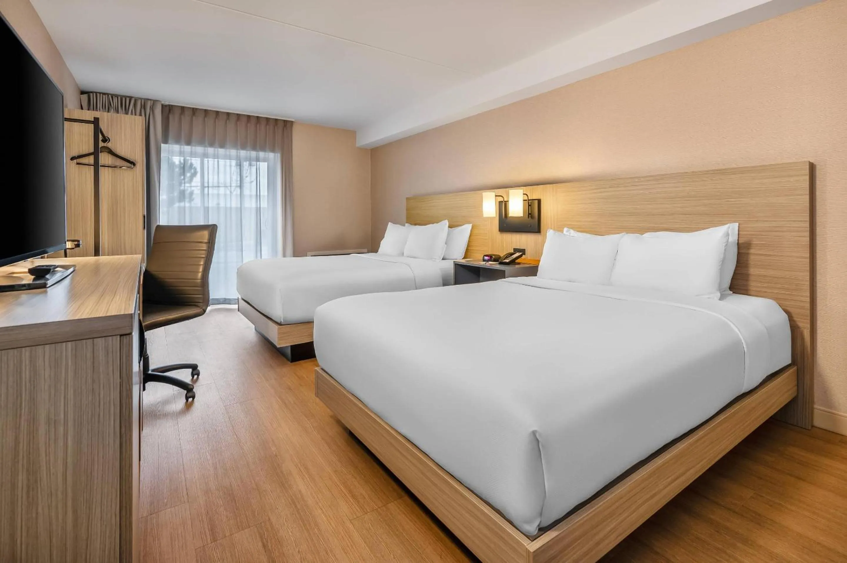 Bedroom, Bed in Comfort Inn Airport East