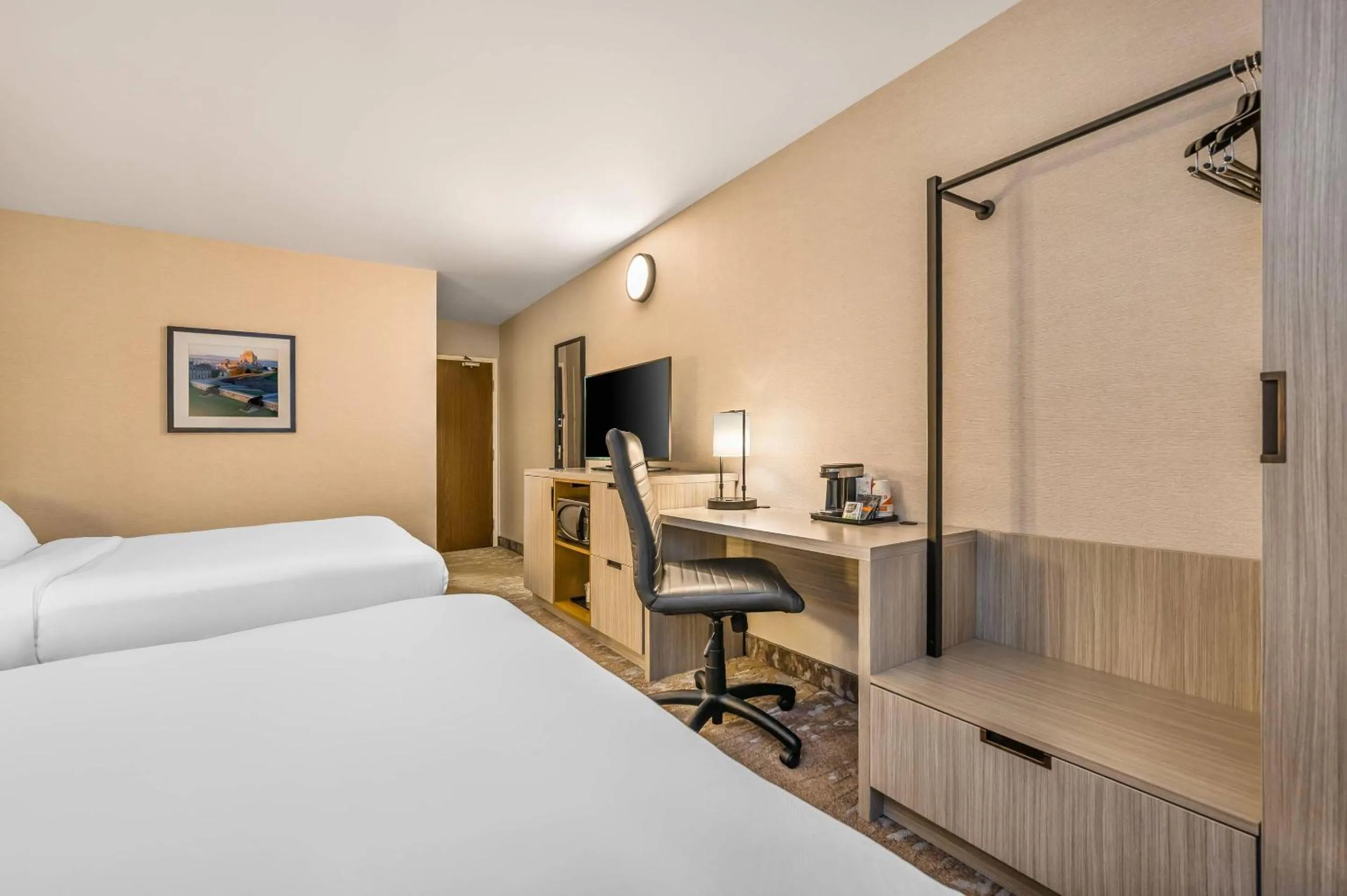 Bedroom, Bed in Comfort Inn Airport East