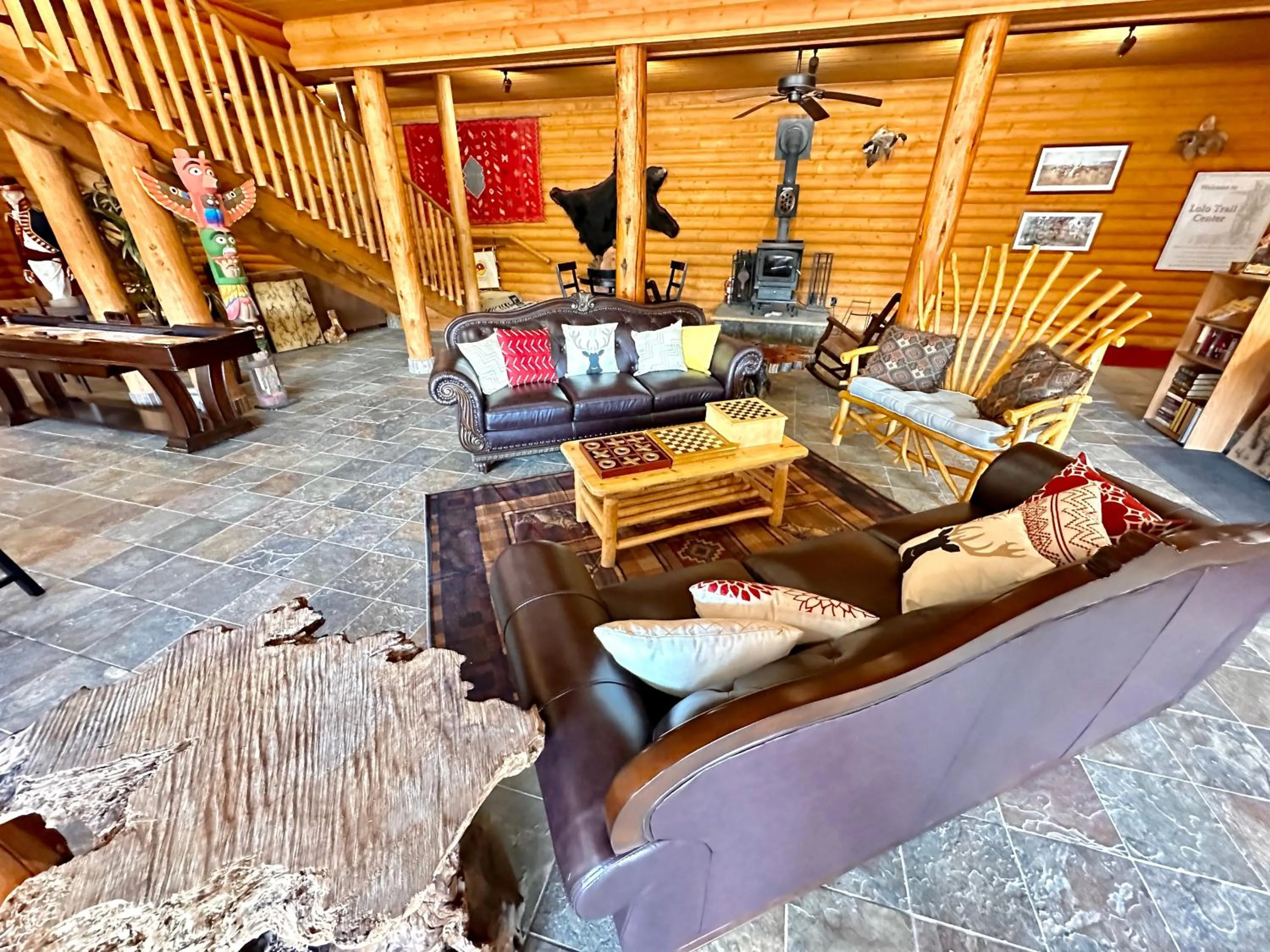 Communal lounge/ TV room in The Lodge at Lolo Hot Springs