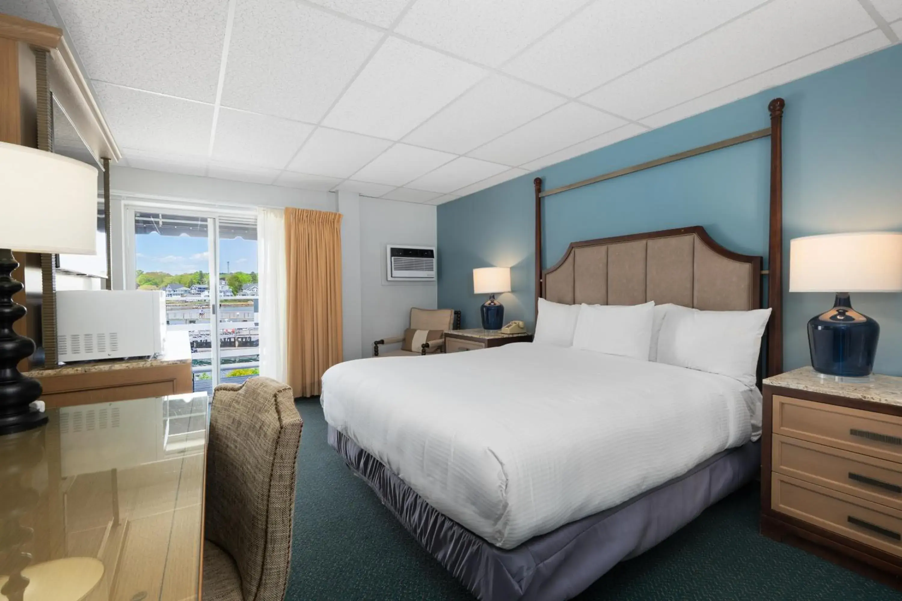 One King Deluxe in Boothbay Harbor Inn One King Deluxe in Boothbay Harbor Inn
