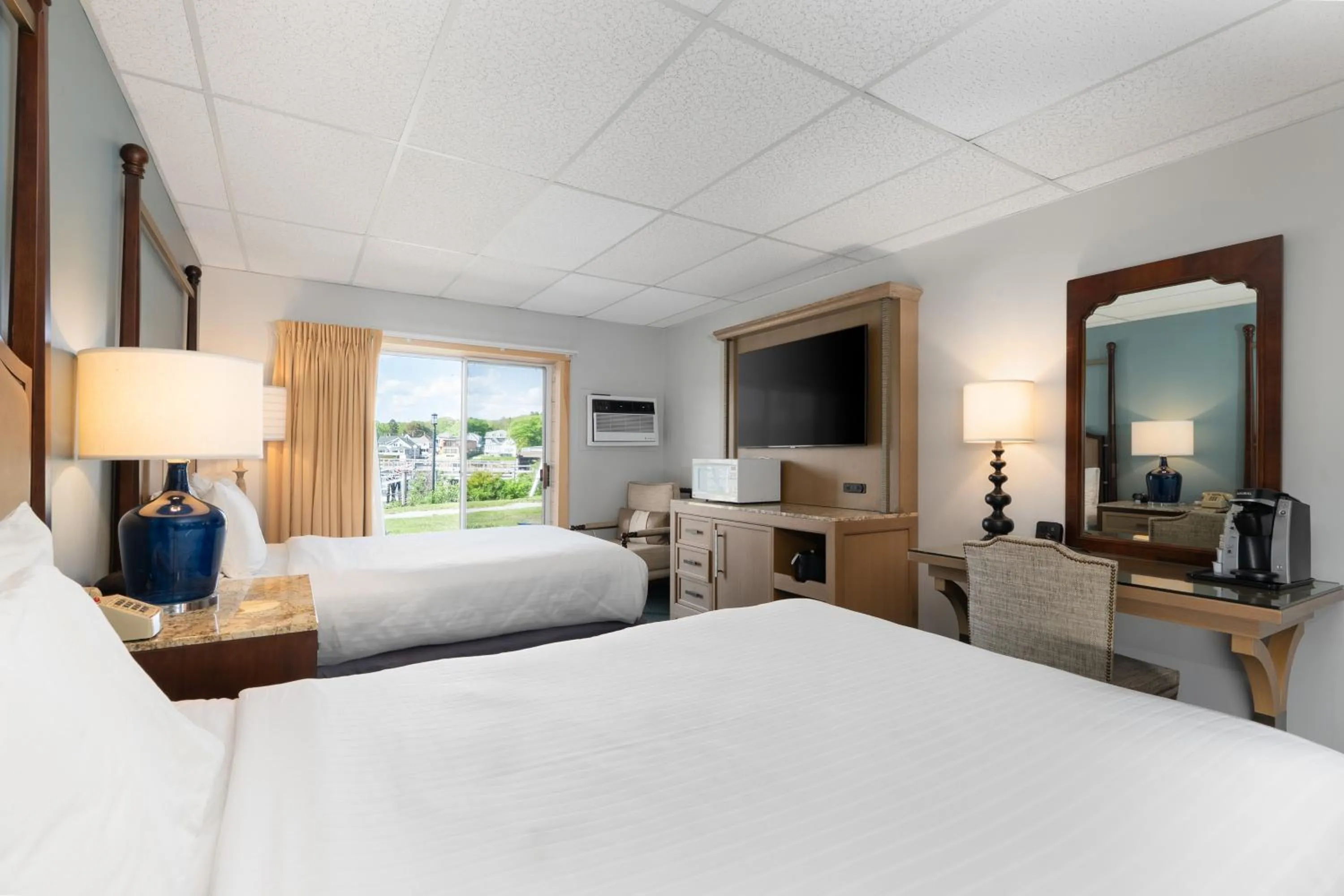 Photo of the whole room, Bed in Boothbay Harbor Inn