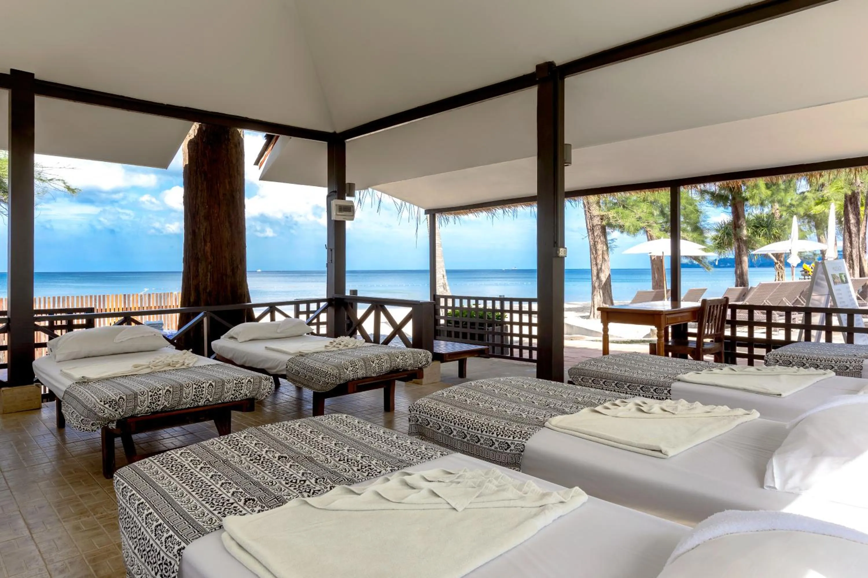 Activities, Bed in Sunwing Bangtao Beach