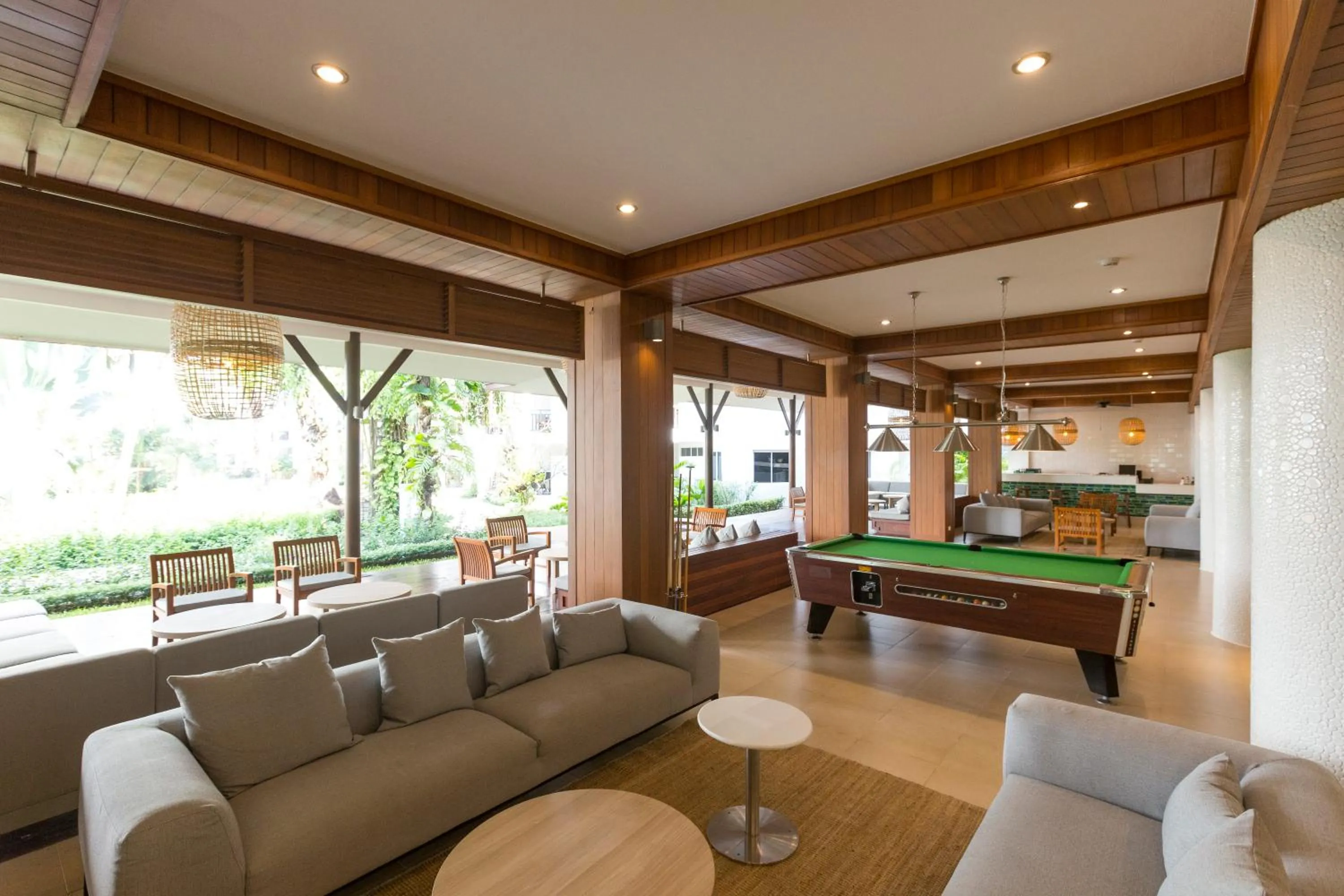 Lounge or bar in Sunwing Bangtao Beach