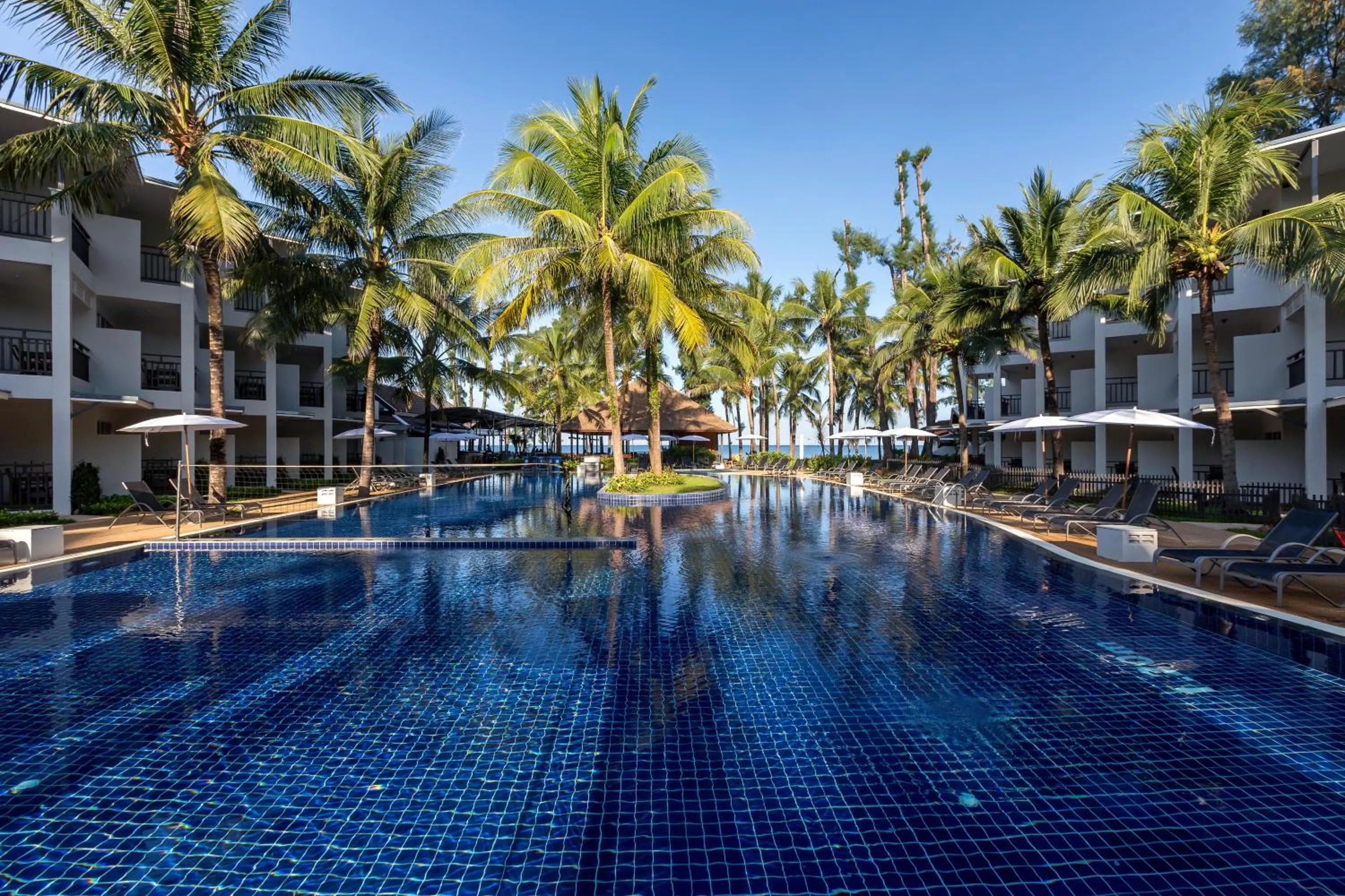 Swimming pool in Sunwing Bangtao Beach