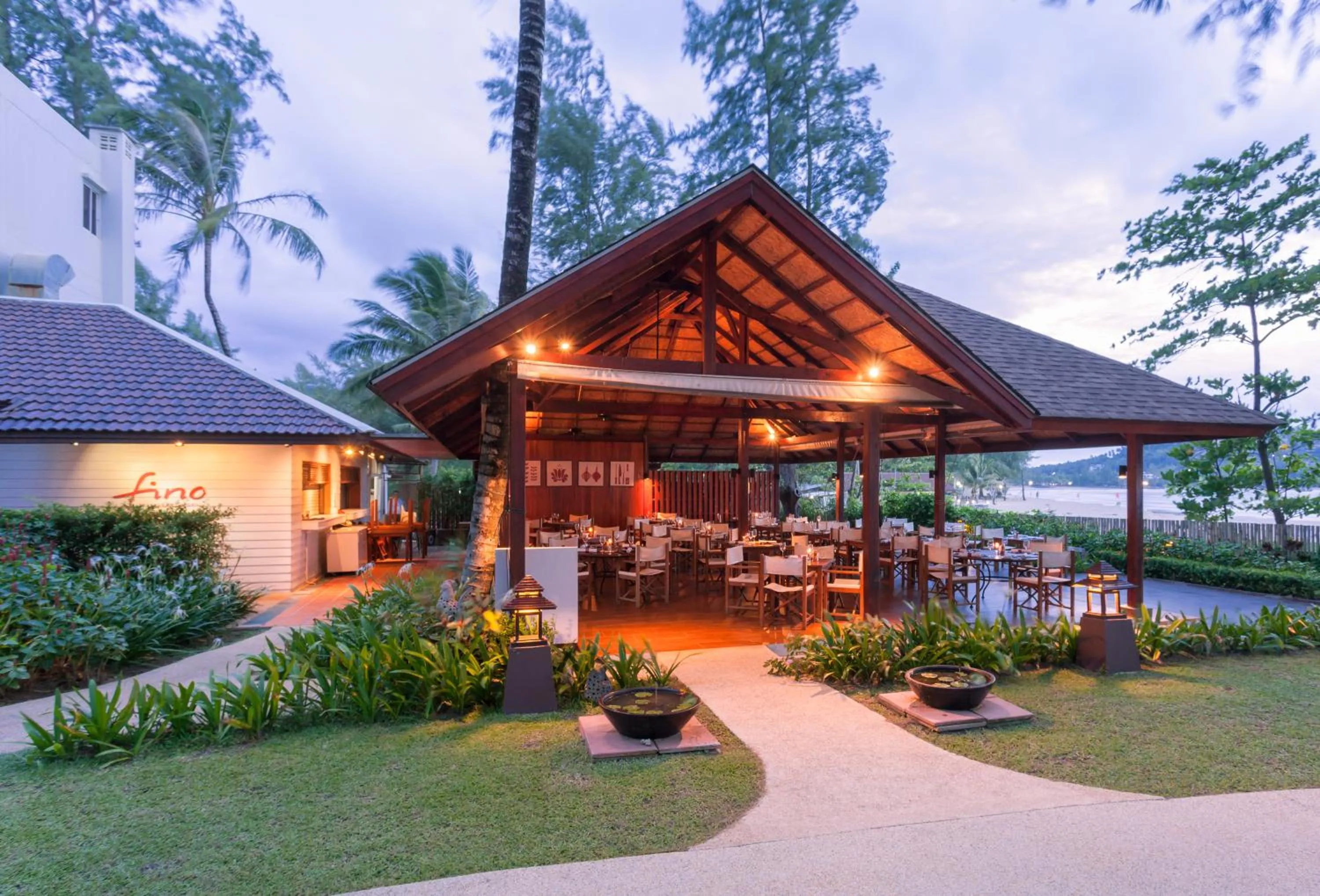 Restaurant/places to eat in Sunwing Bangtao Beach