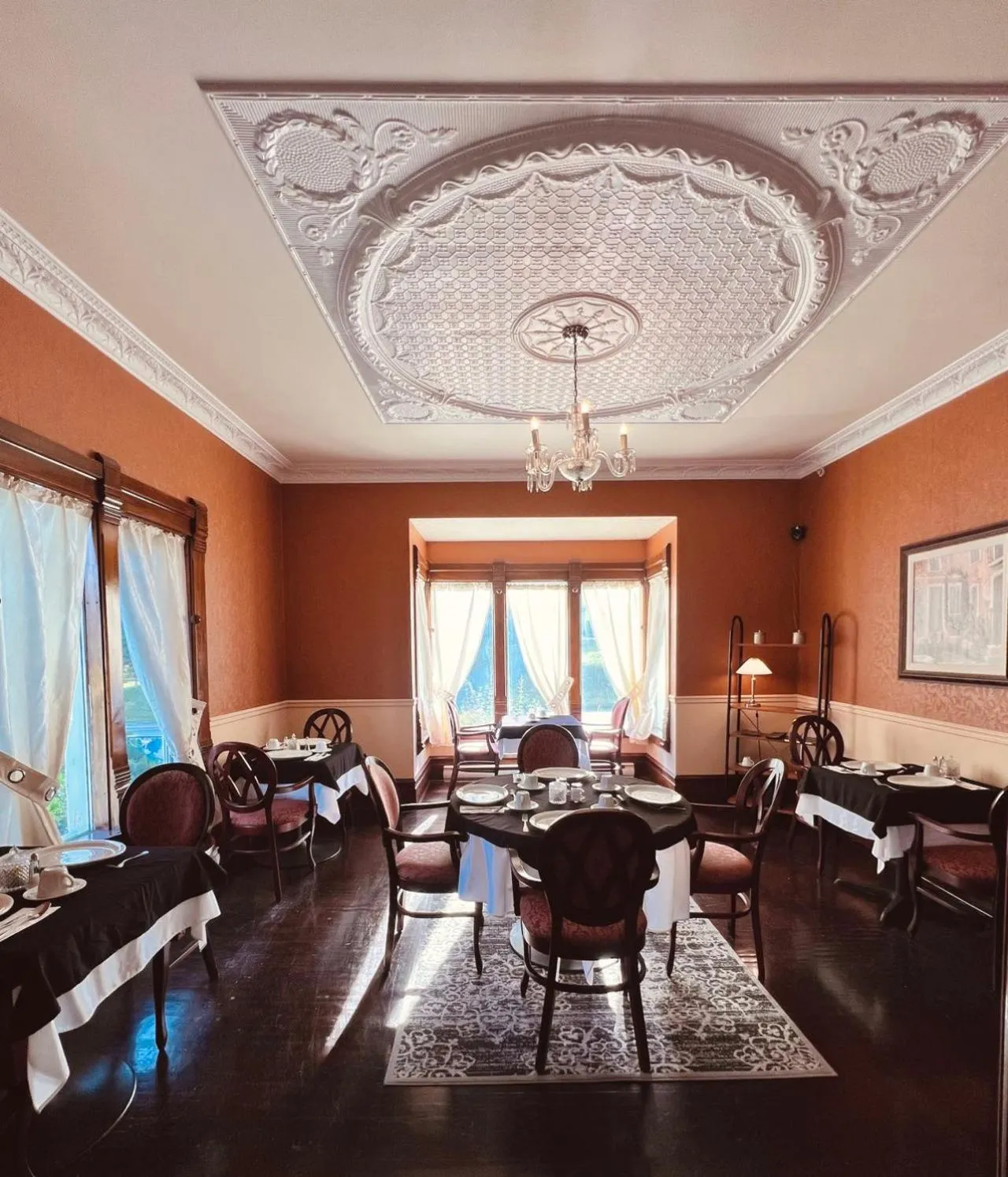 Restaurant/places to eat in Le Chateau du Lac