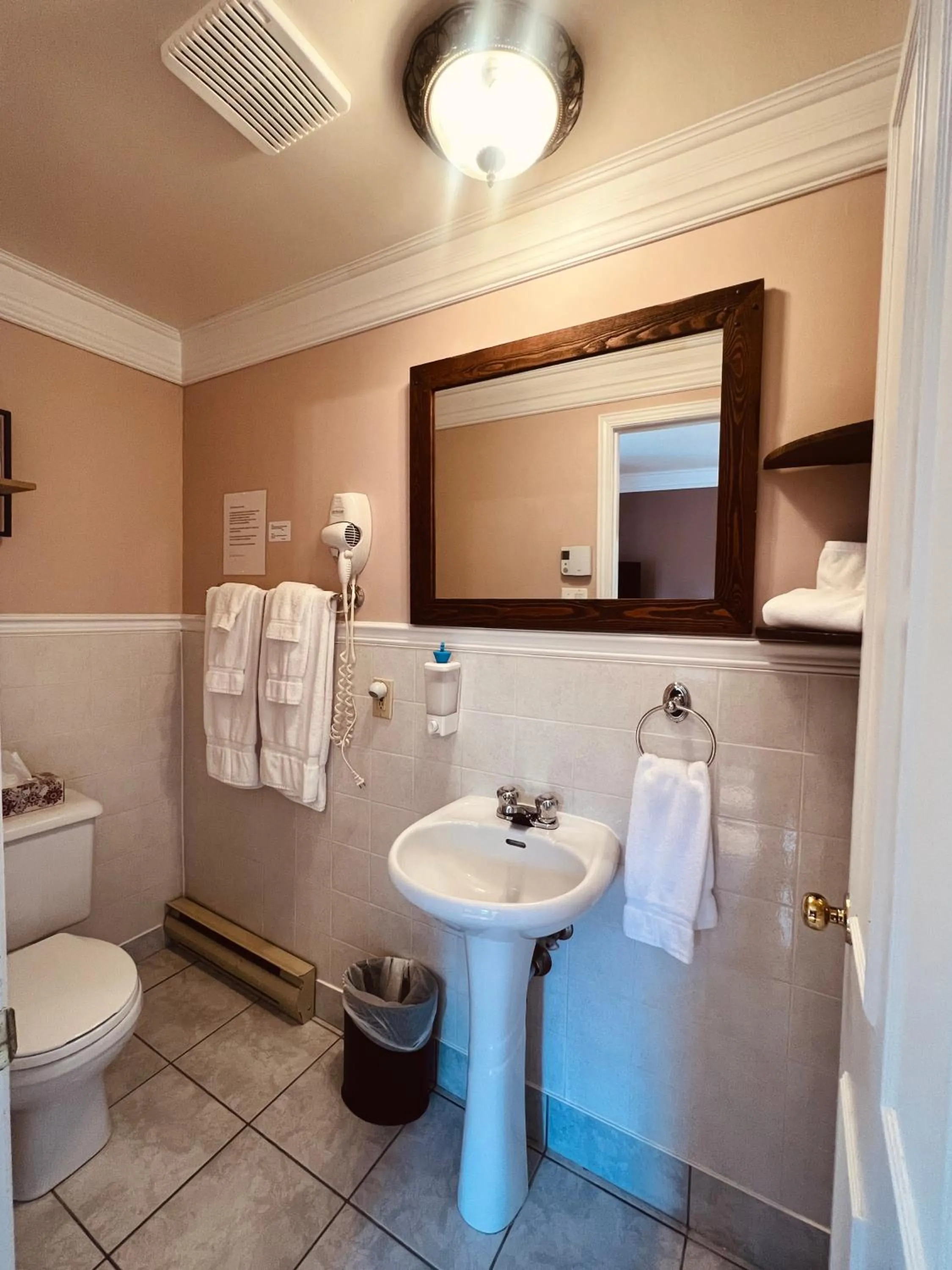 Shower in Le Chateau du Lac