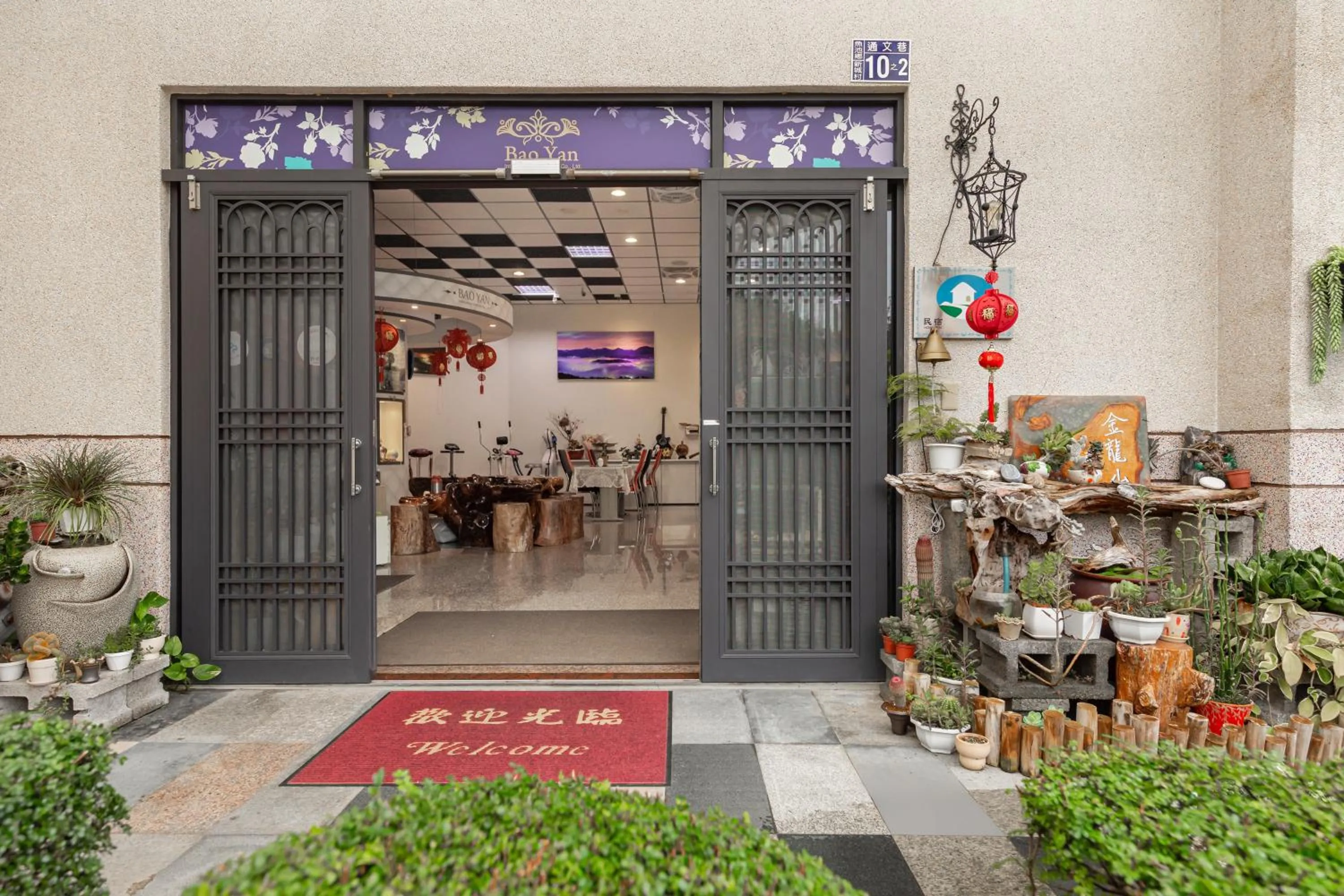 Facade/entrance in Sun Moon Lake Jinlongshan BnB