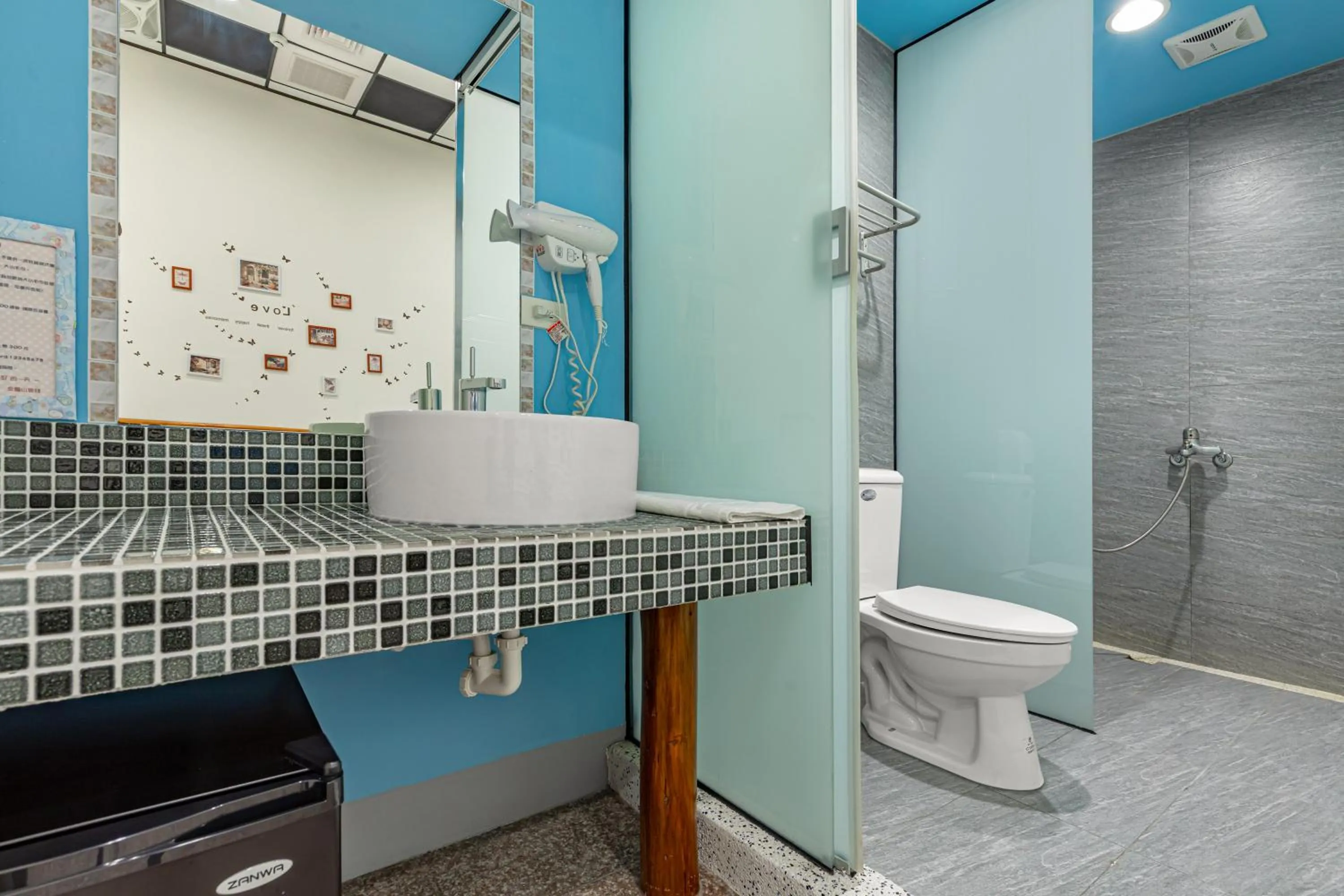 Shower in Sun Moon Lake Jinlongshan BnB