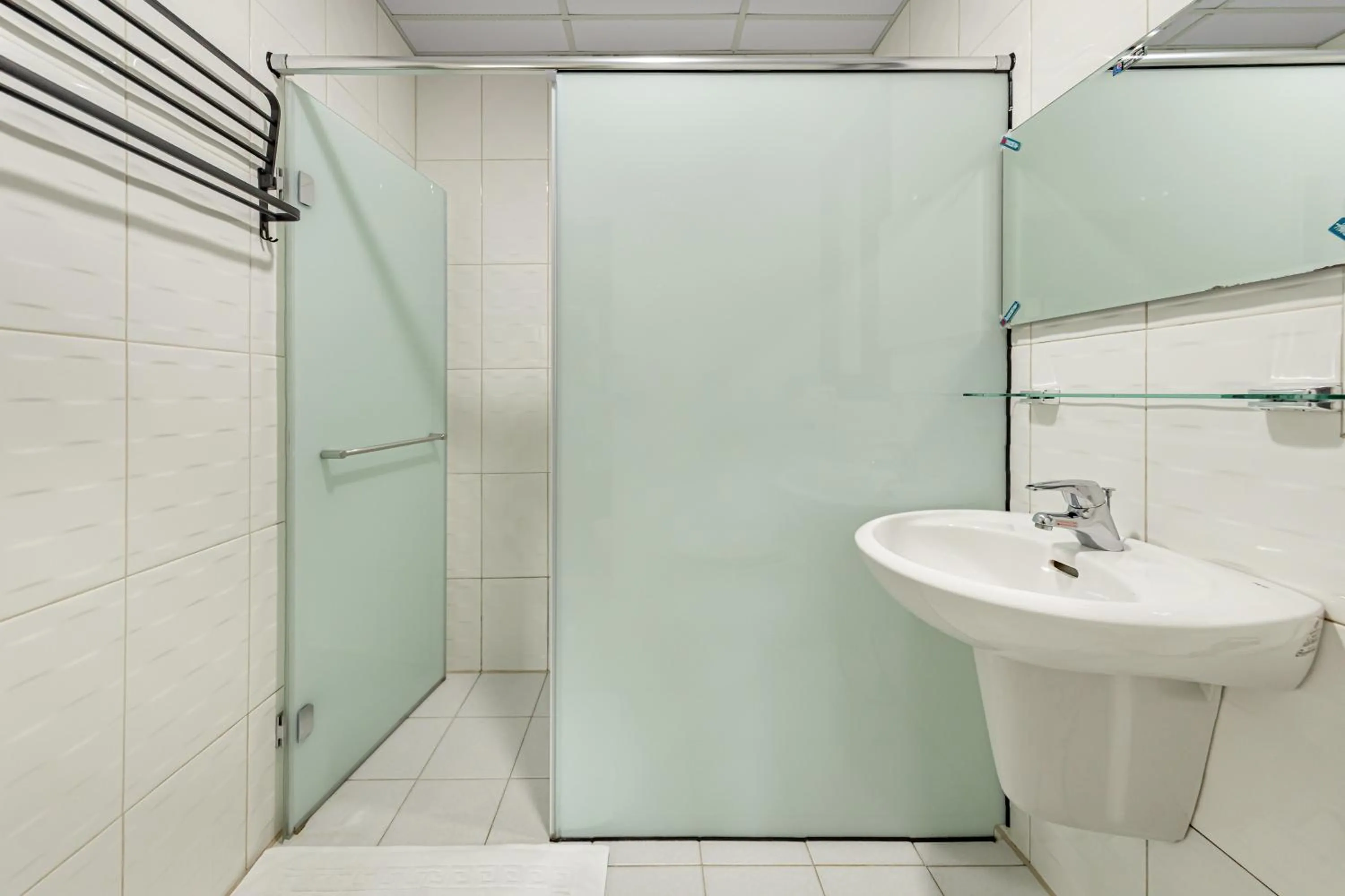 Shower in Sun Moon Lake Jinlongshan BnB