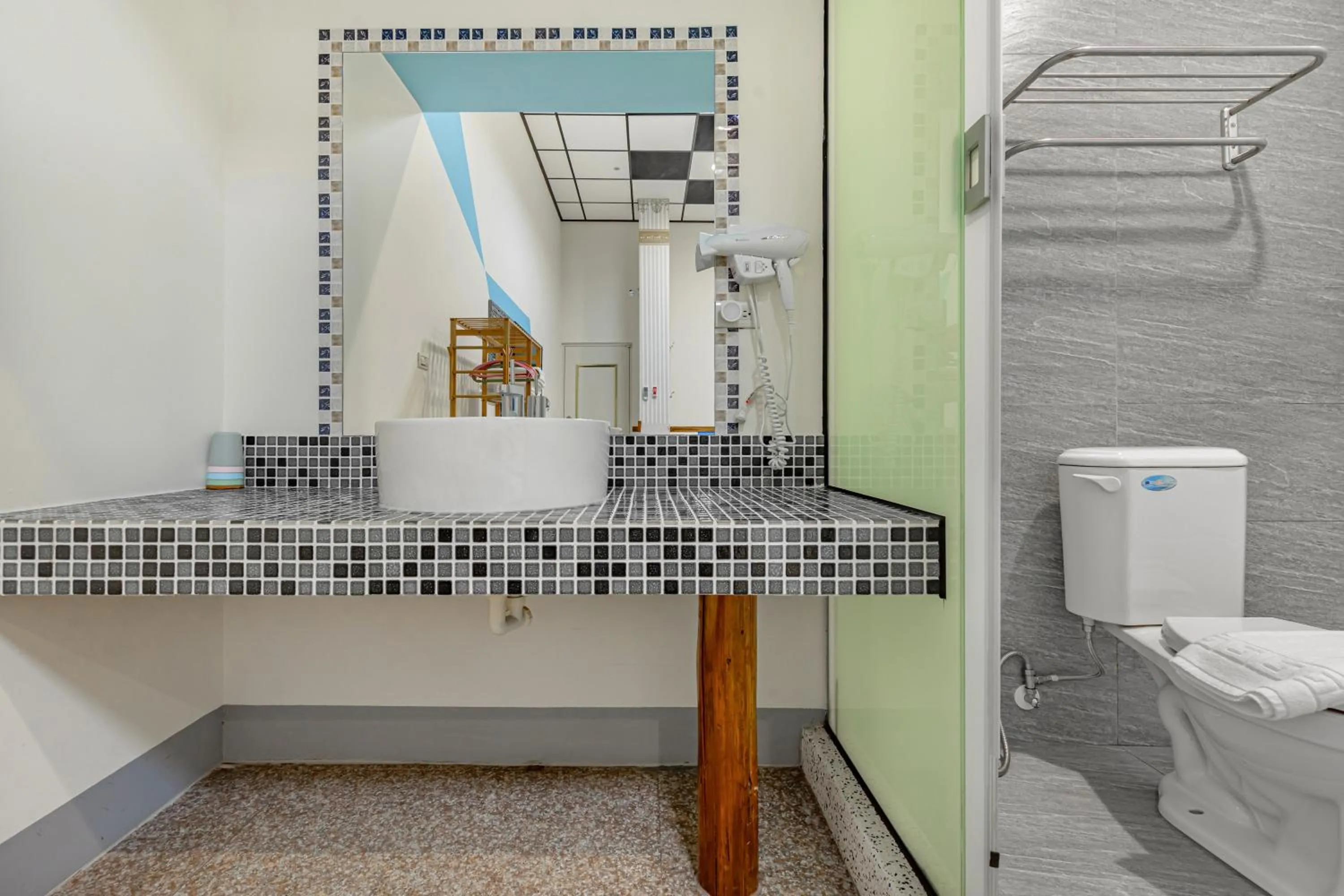 Shower in Sun Moon Lake Jinlongshan BnB