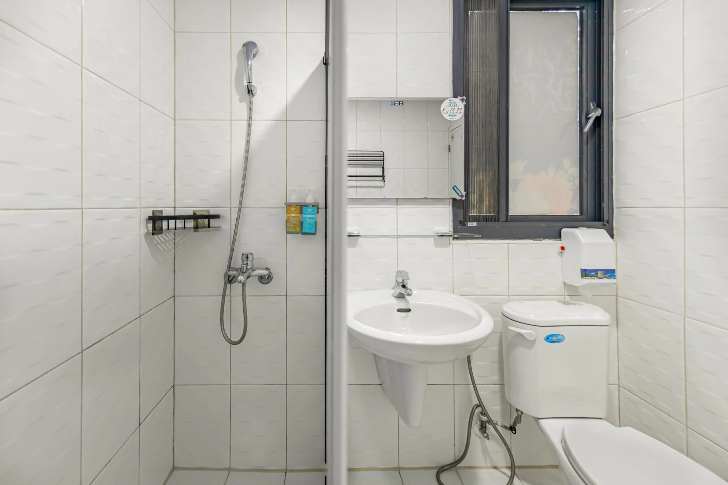 Shower in Sun Moon Lake Jinlongshan BnB