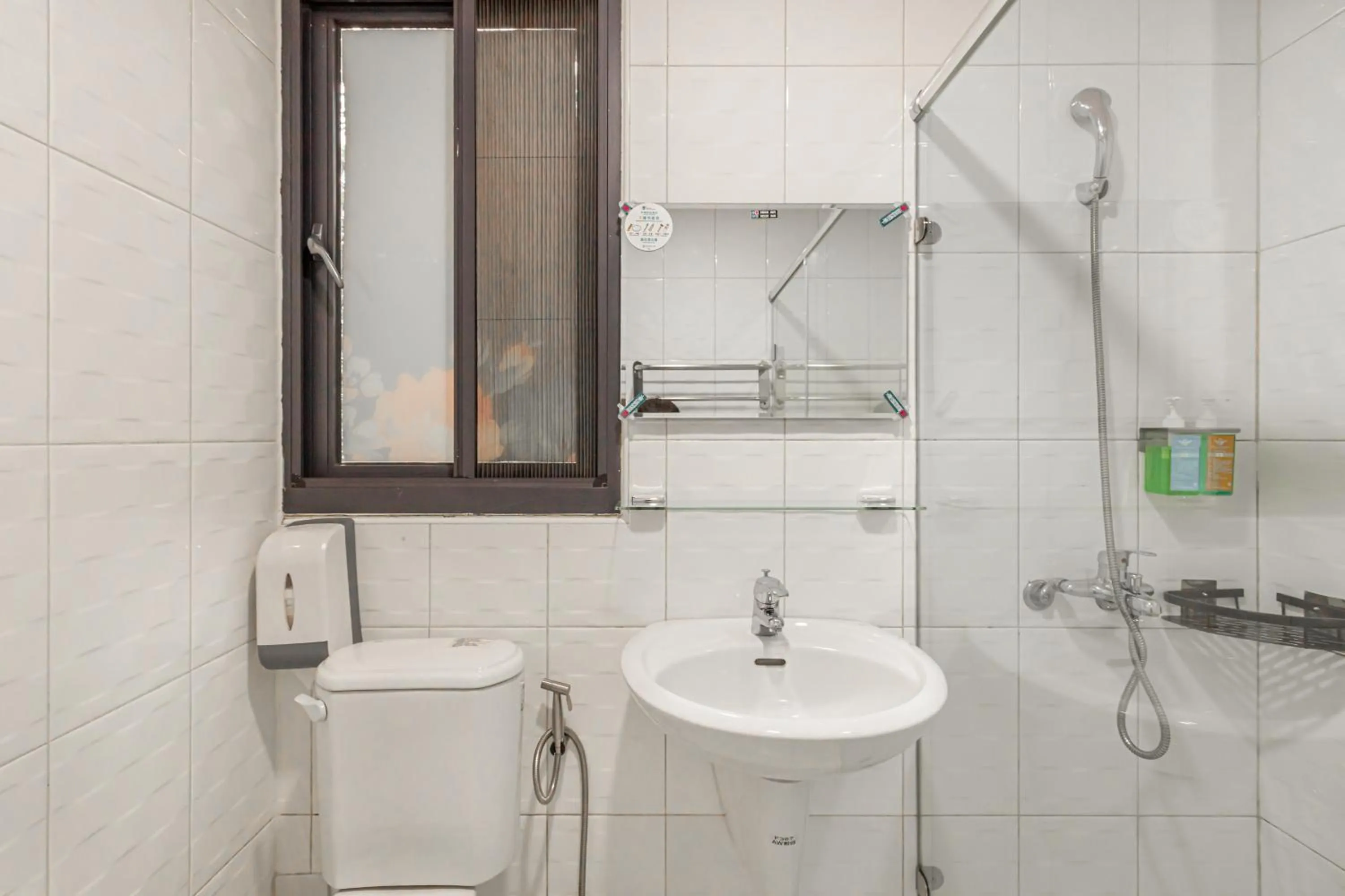 Shower in Sun Moon Lake Jinlongshan BnB