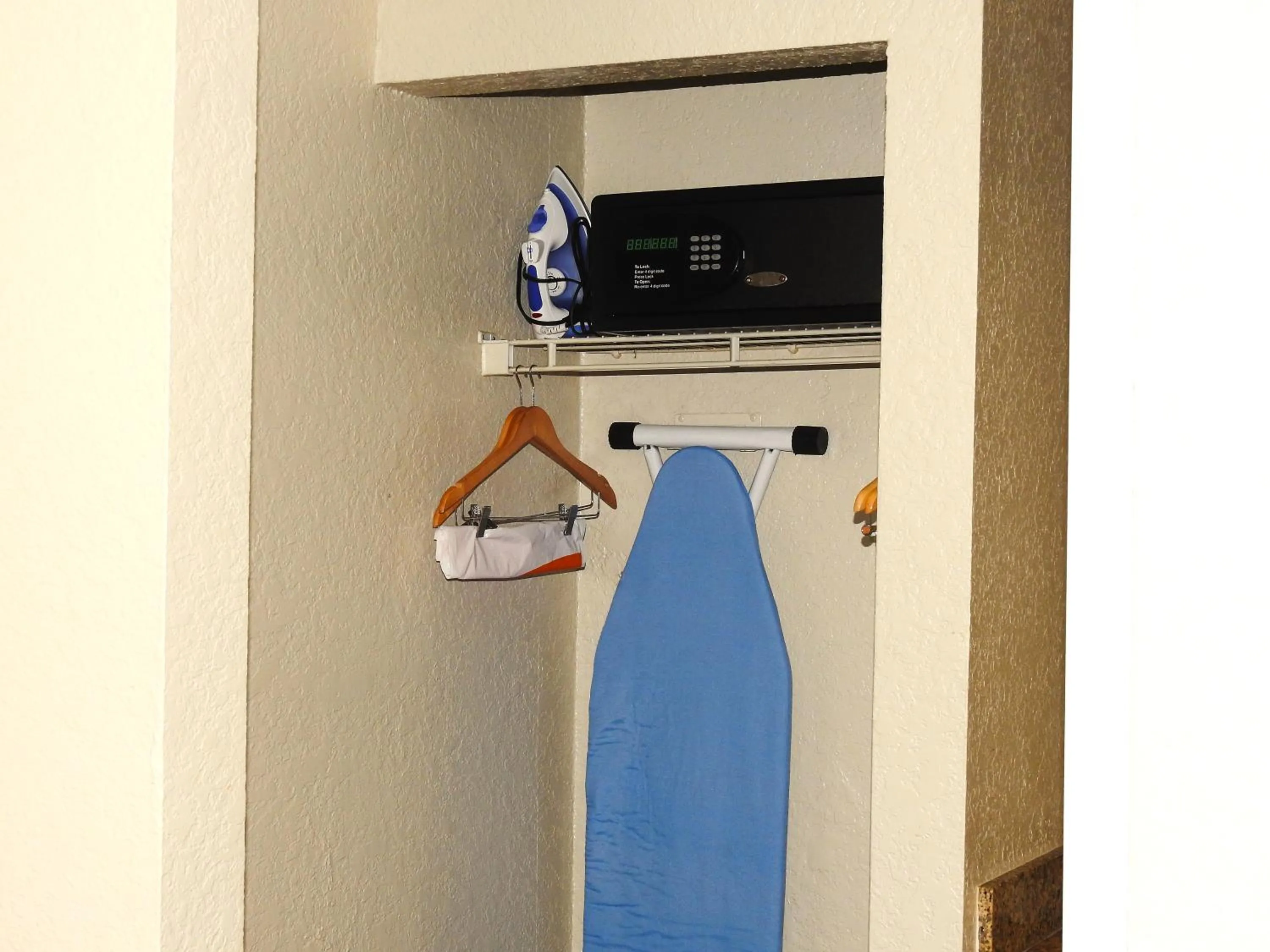 furniture in Quality Inn Orlando-Near Universal Blvd