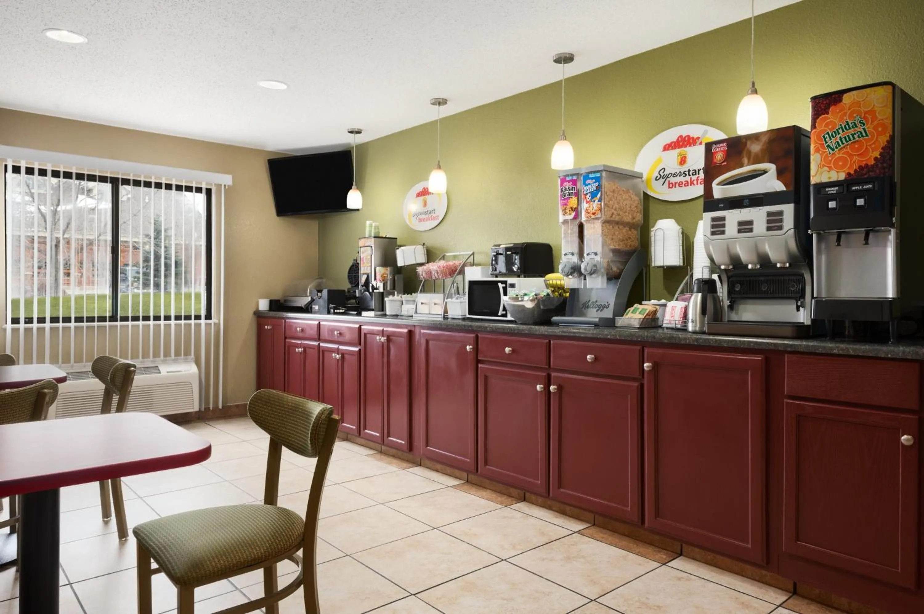 Continental breakfast in Super 8 by Wyndham Green Bay I-43 Bus. Park