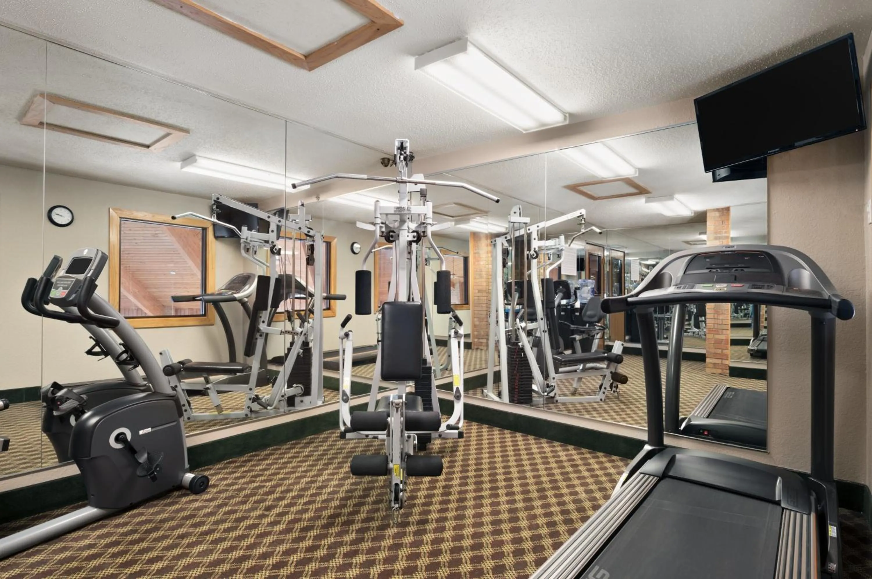 Fitness centre/facilities in Super 8 by Wyndham Green Bay I-43 Bus. Park