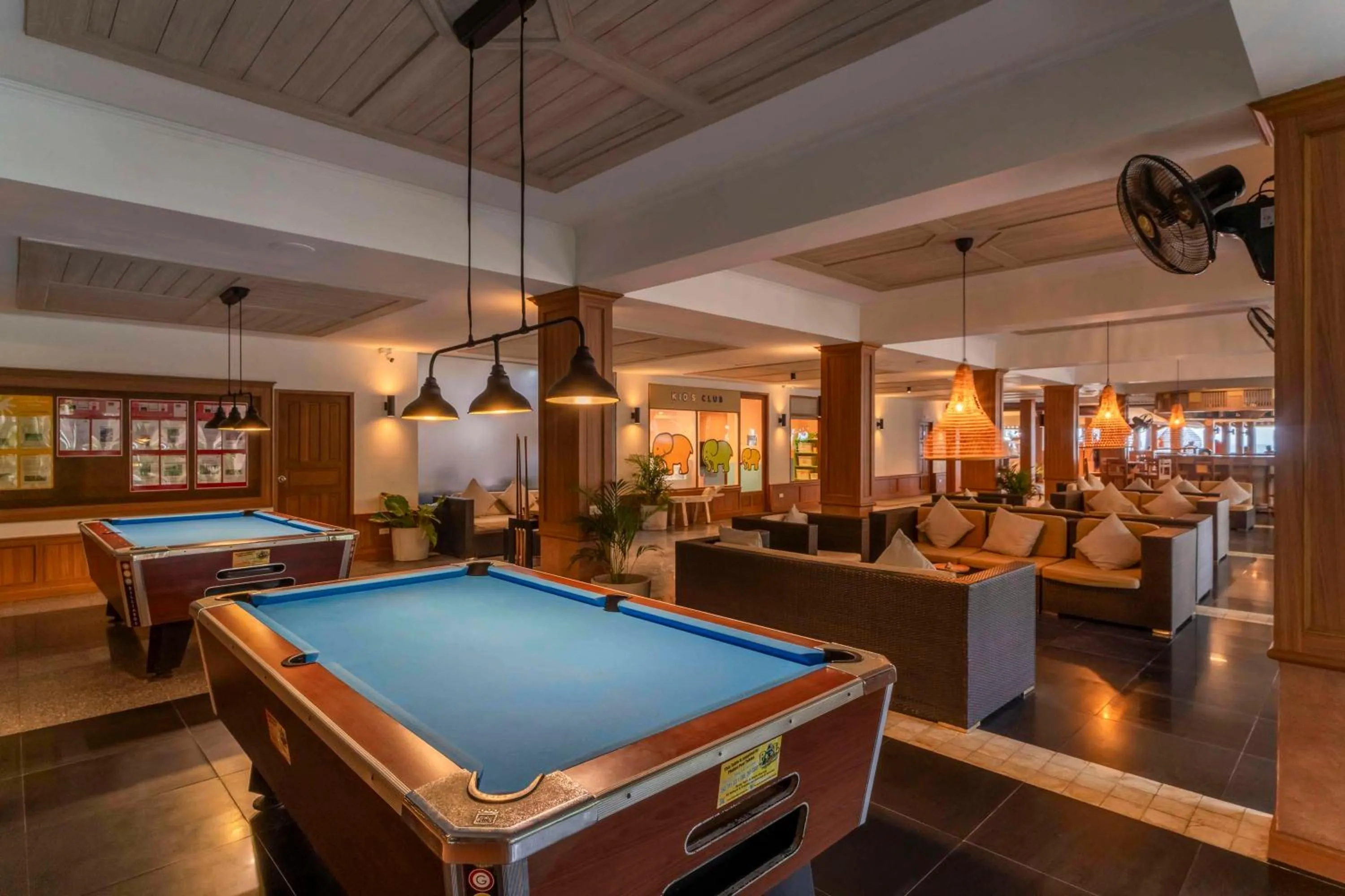 Lounge or bar in Best Western Premier Bangtao Beach Resort & Spa