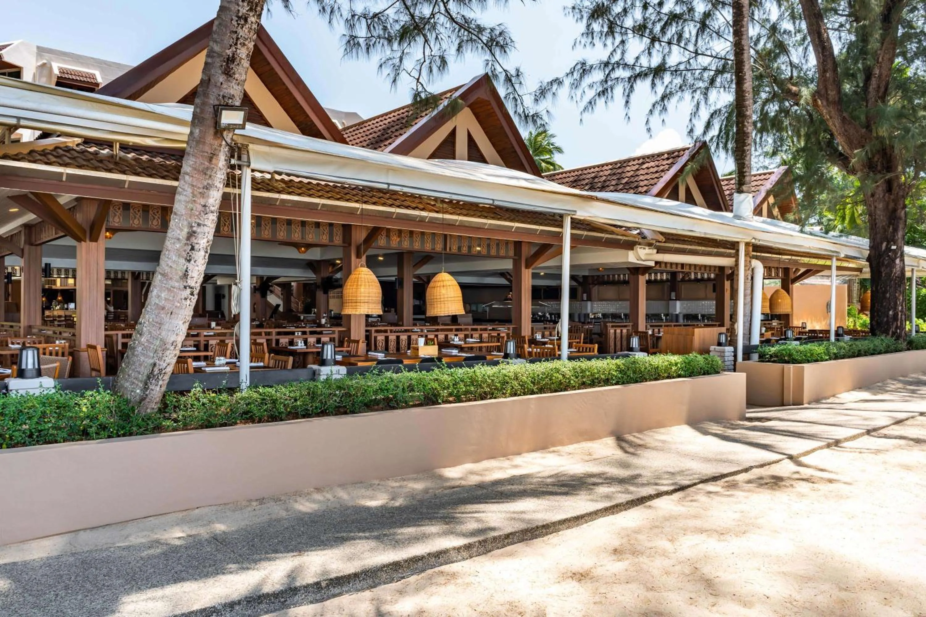 Restaurant/places to eat in Best Western Premier Bangtao Beach Resort & Spa
