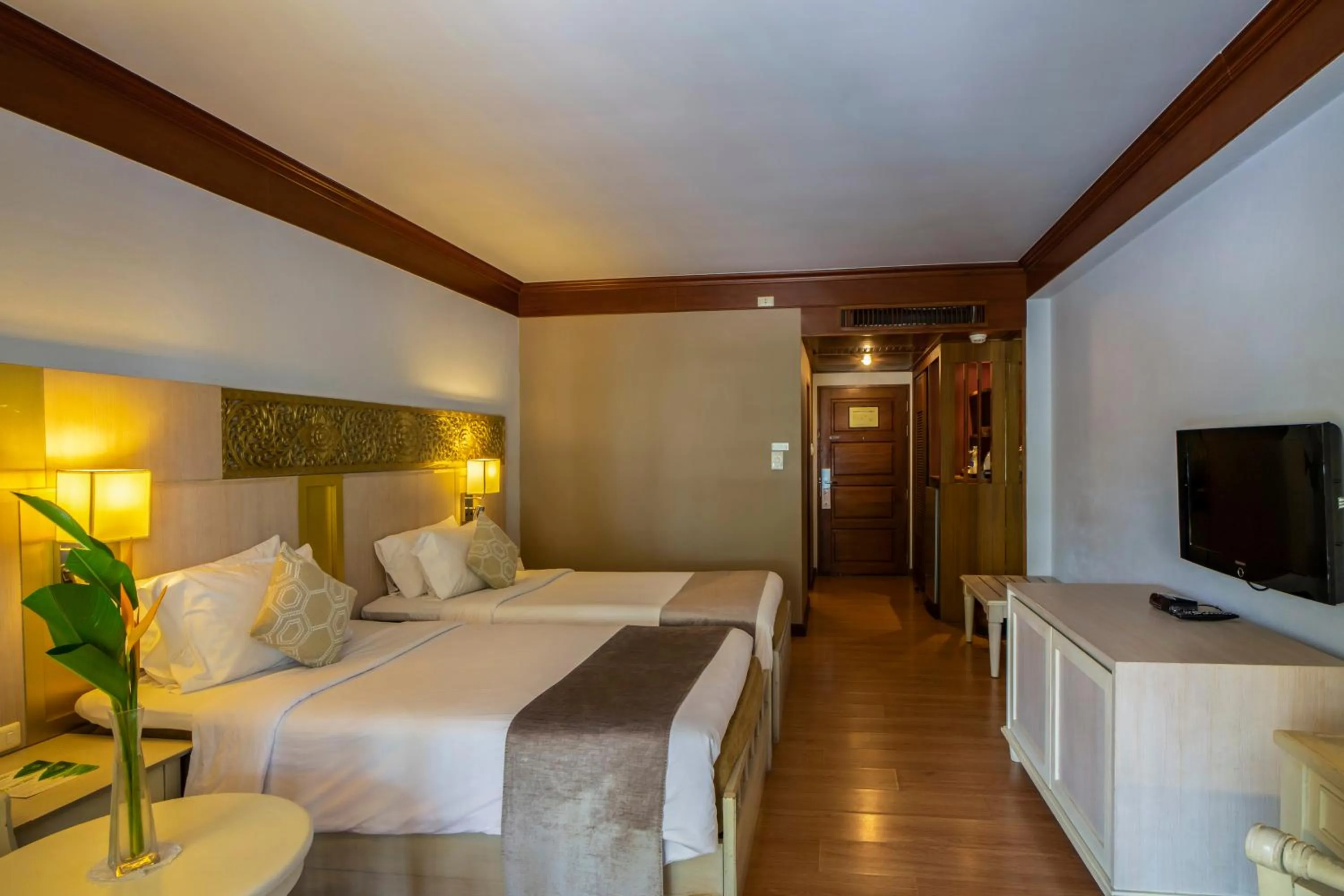 Bed in Best Western Premier Bangtao Beach Resort & Spa