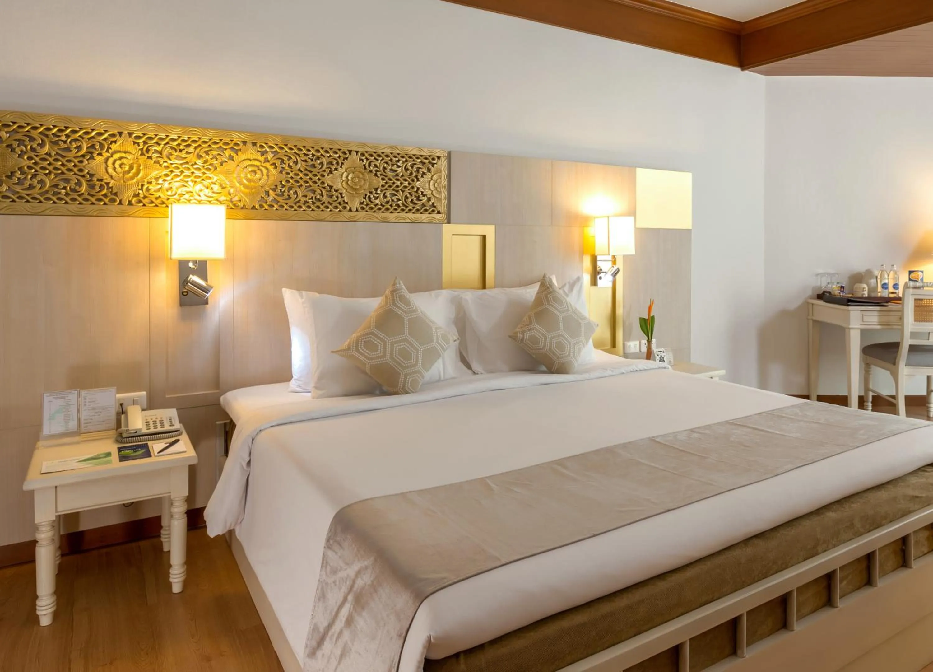Bed in Best Western Premier Bangtao Beach Resort & Spa