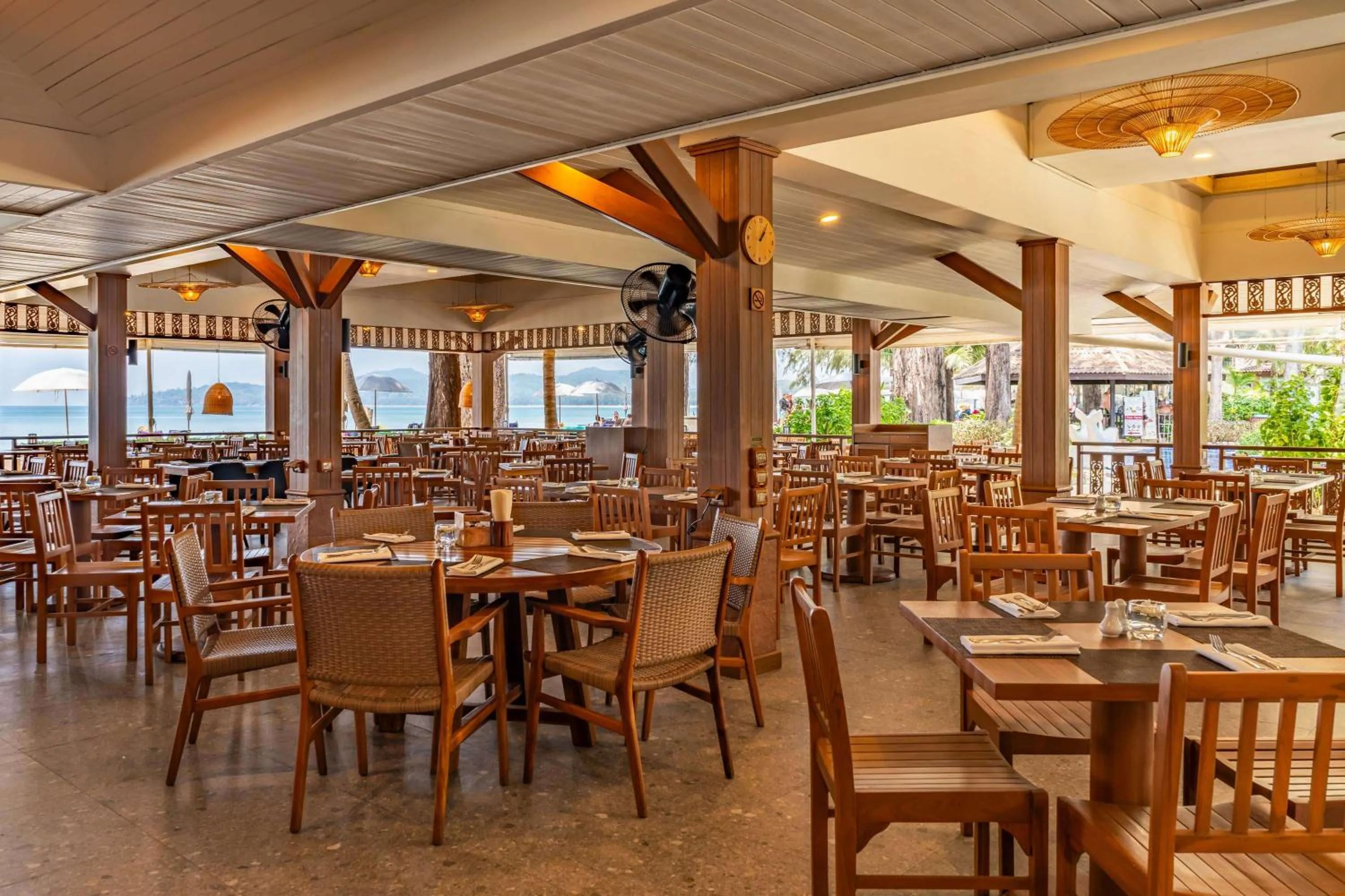 Restaurant/places to eat in Best Western Premier Bangtao Beach Resort & Spa