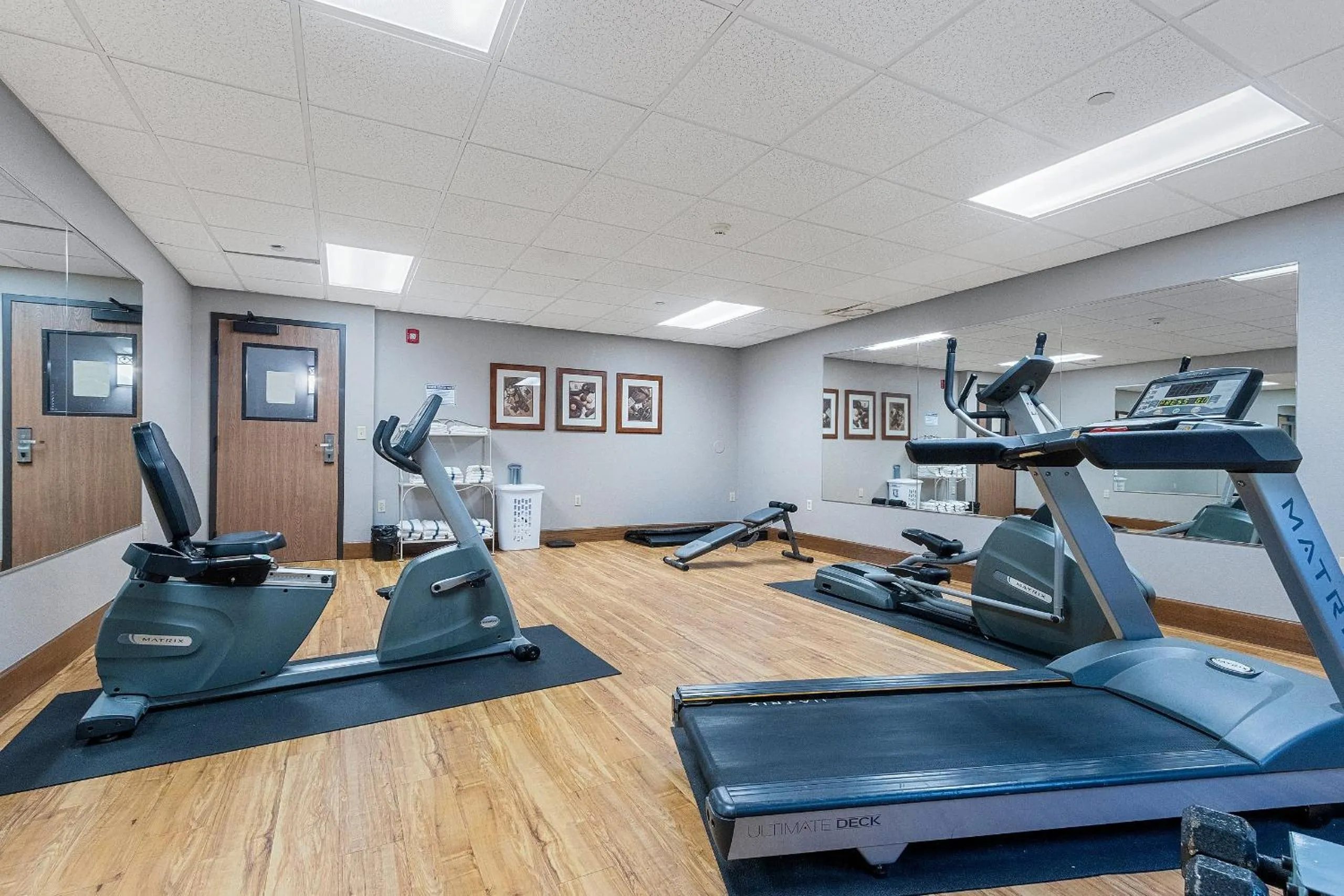 Fitness centre/facilities in AmericInn by Wyndham Green Bay East
