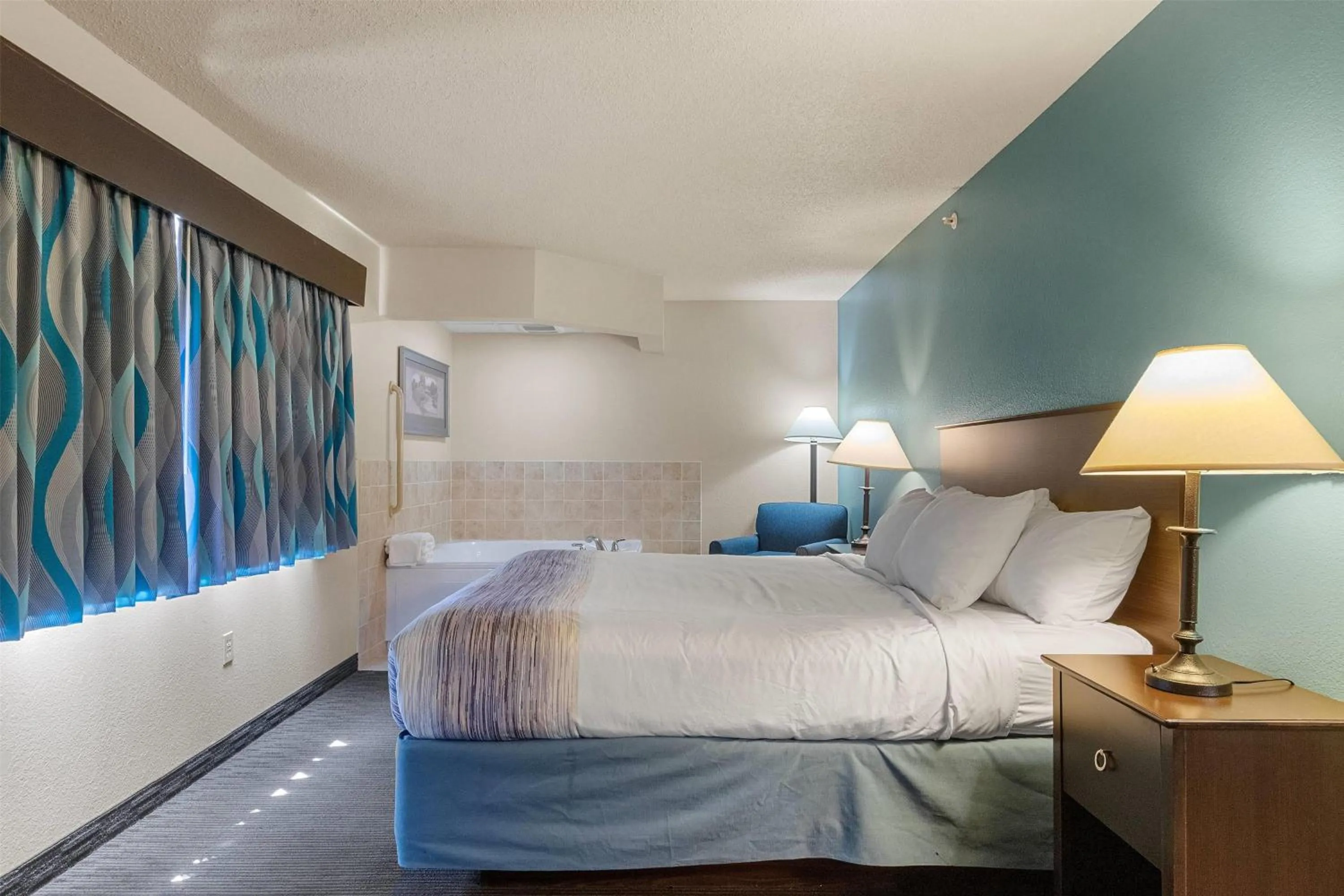 Photo of the whole room, Bed in AmericInn by Wyndham Green Bay East