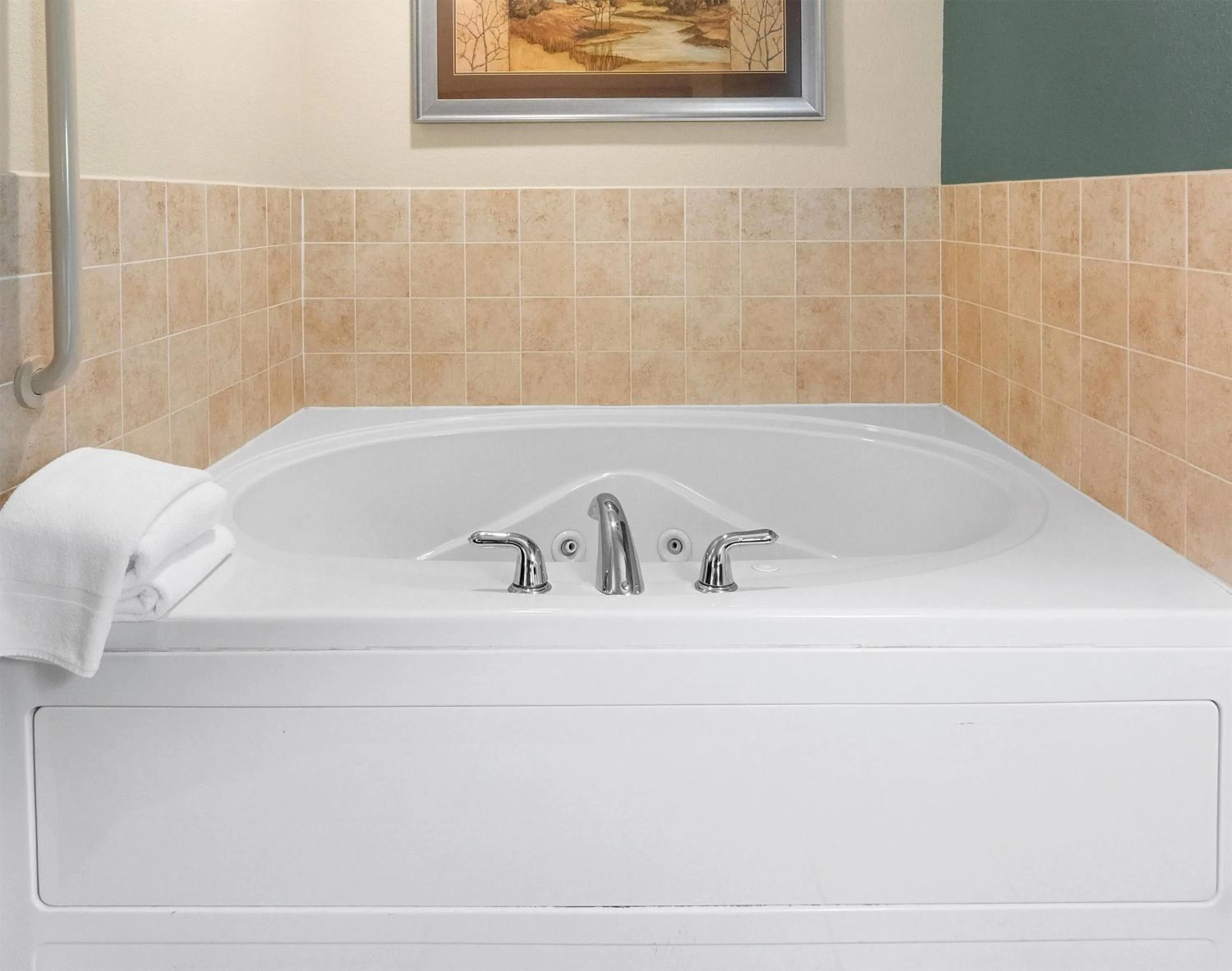 Photo of the whole room, Bed in AmericInn by Wyndham Green Bay East