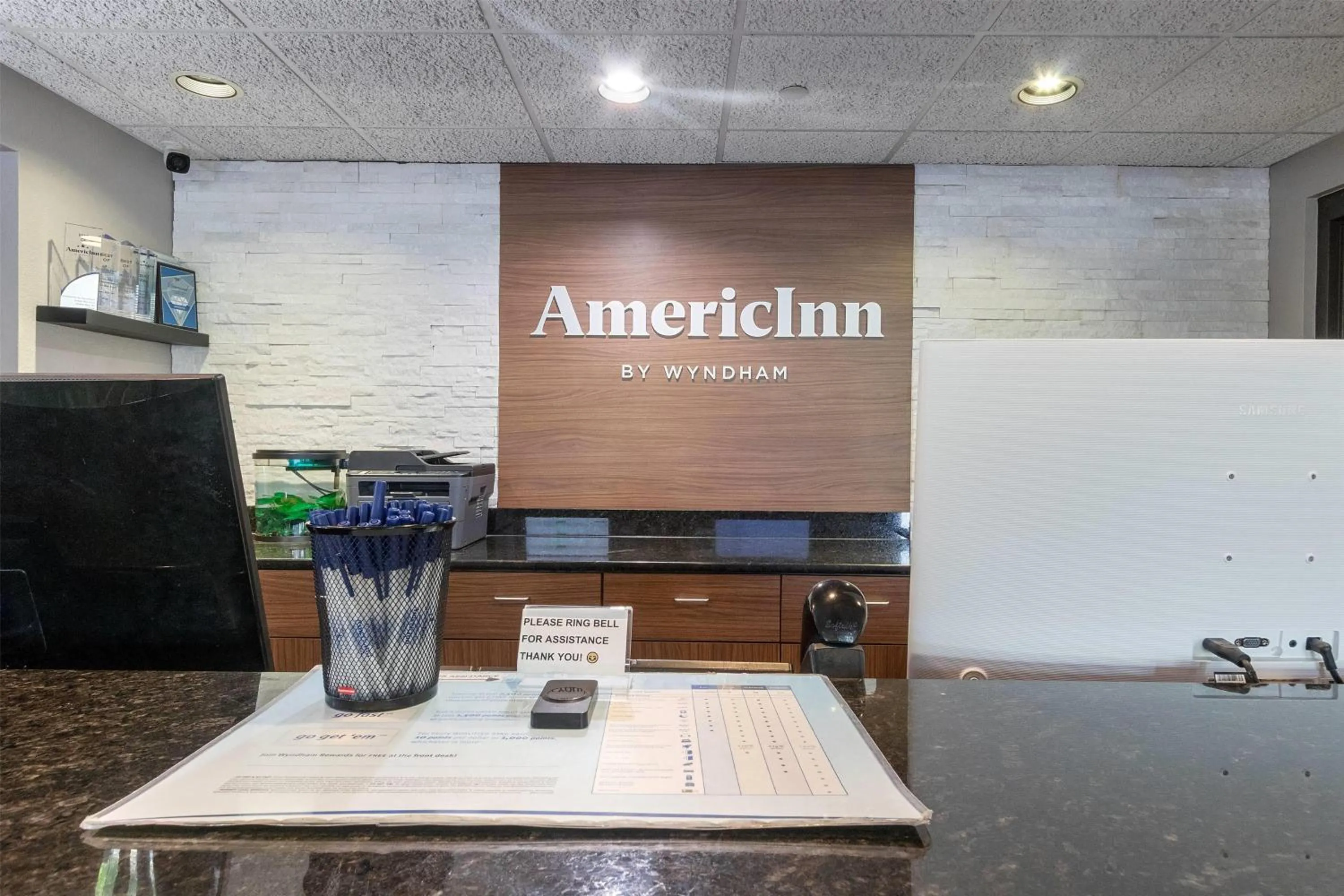 Lobby or reception in AmericInn by Wyndham Green Bay East