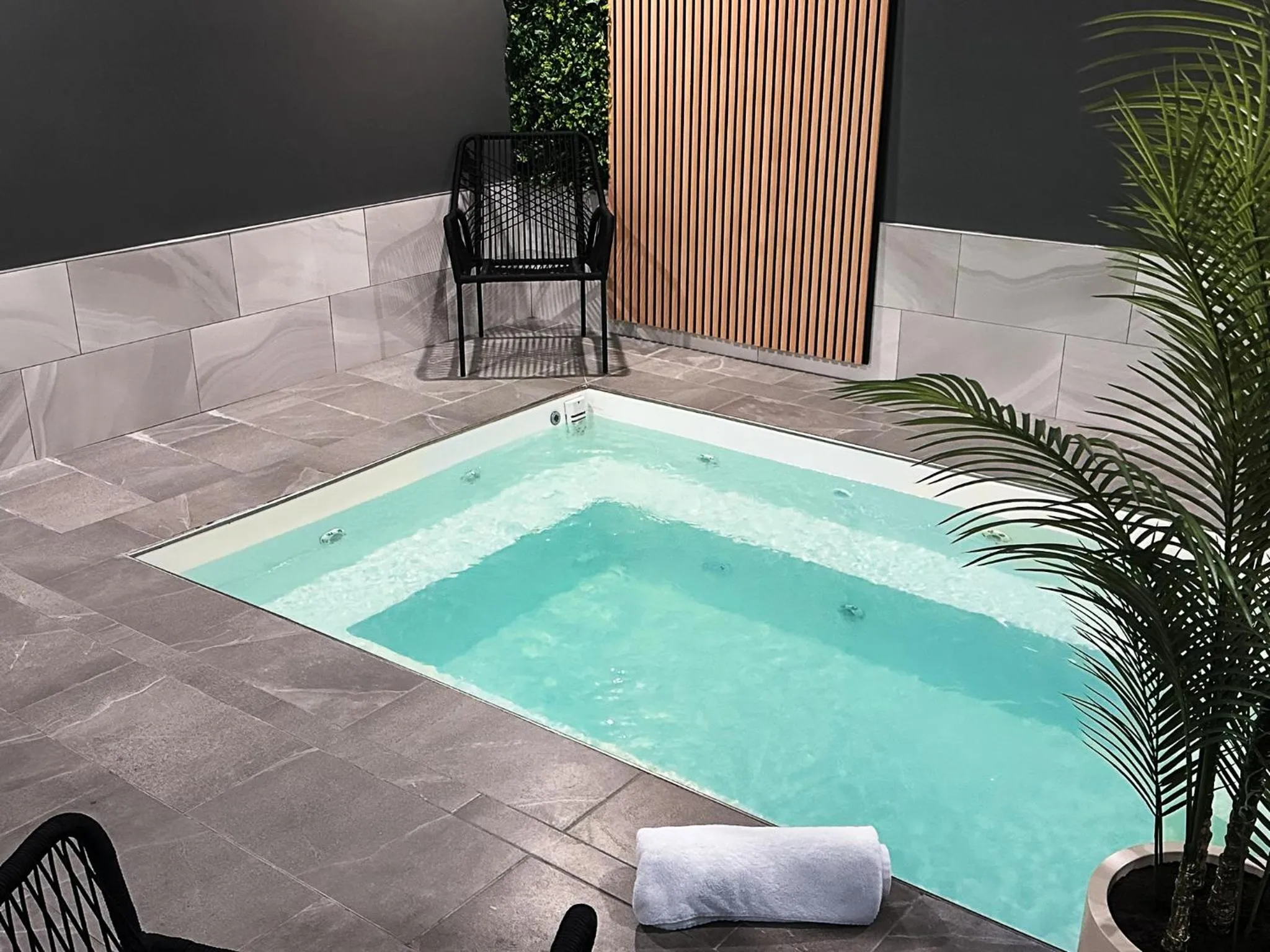 Spa and wellness centre/facilities in Hôtel Manoir Vieux-Québec