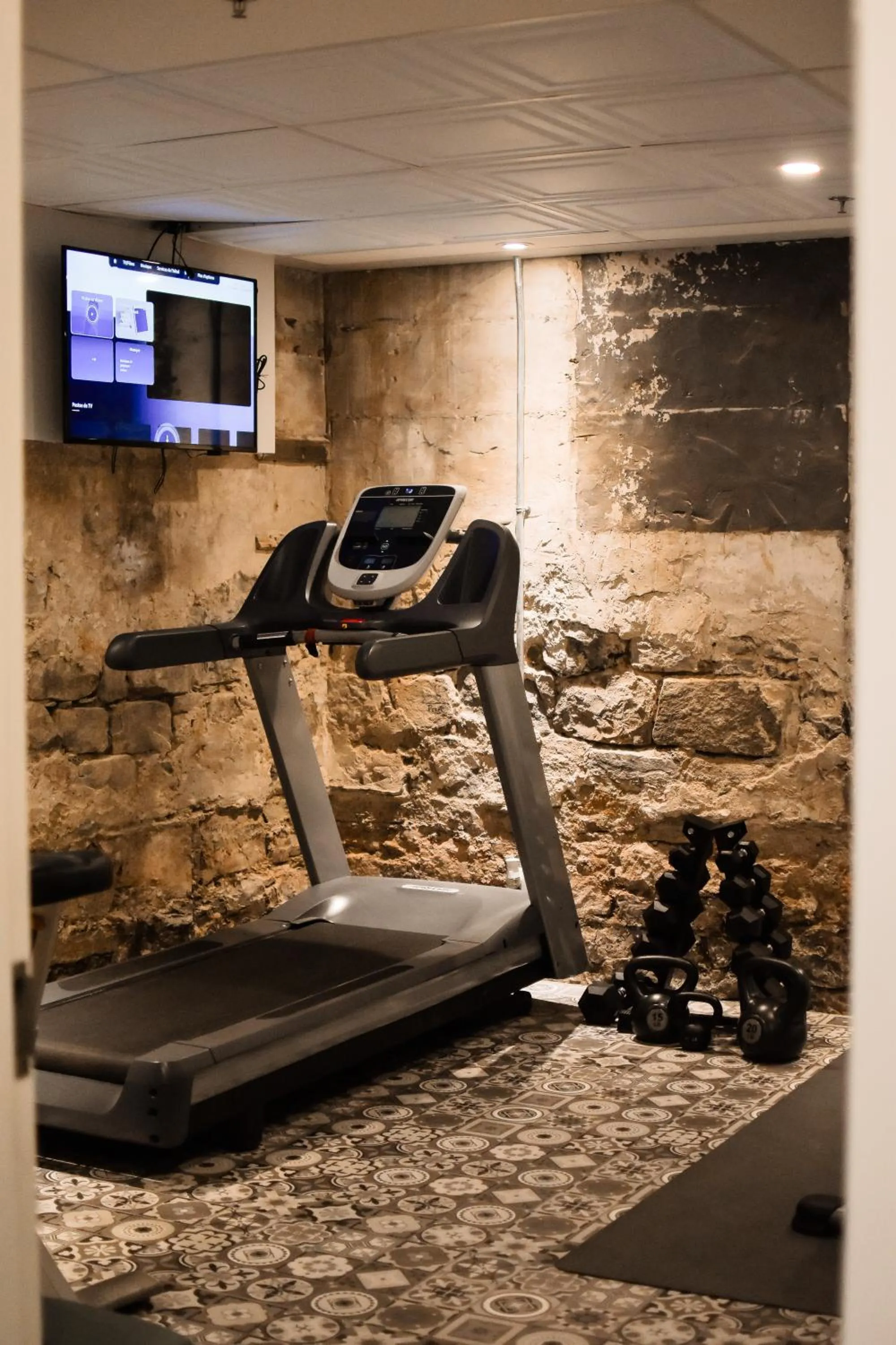 Fitness centre/facilities in Hôtel Manoir Vieux-Québec