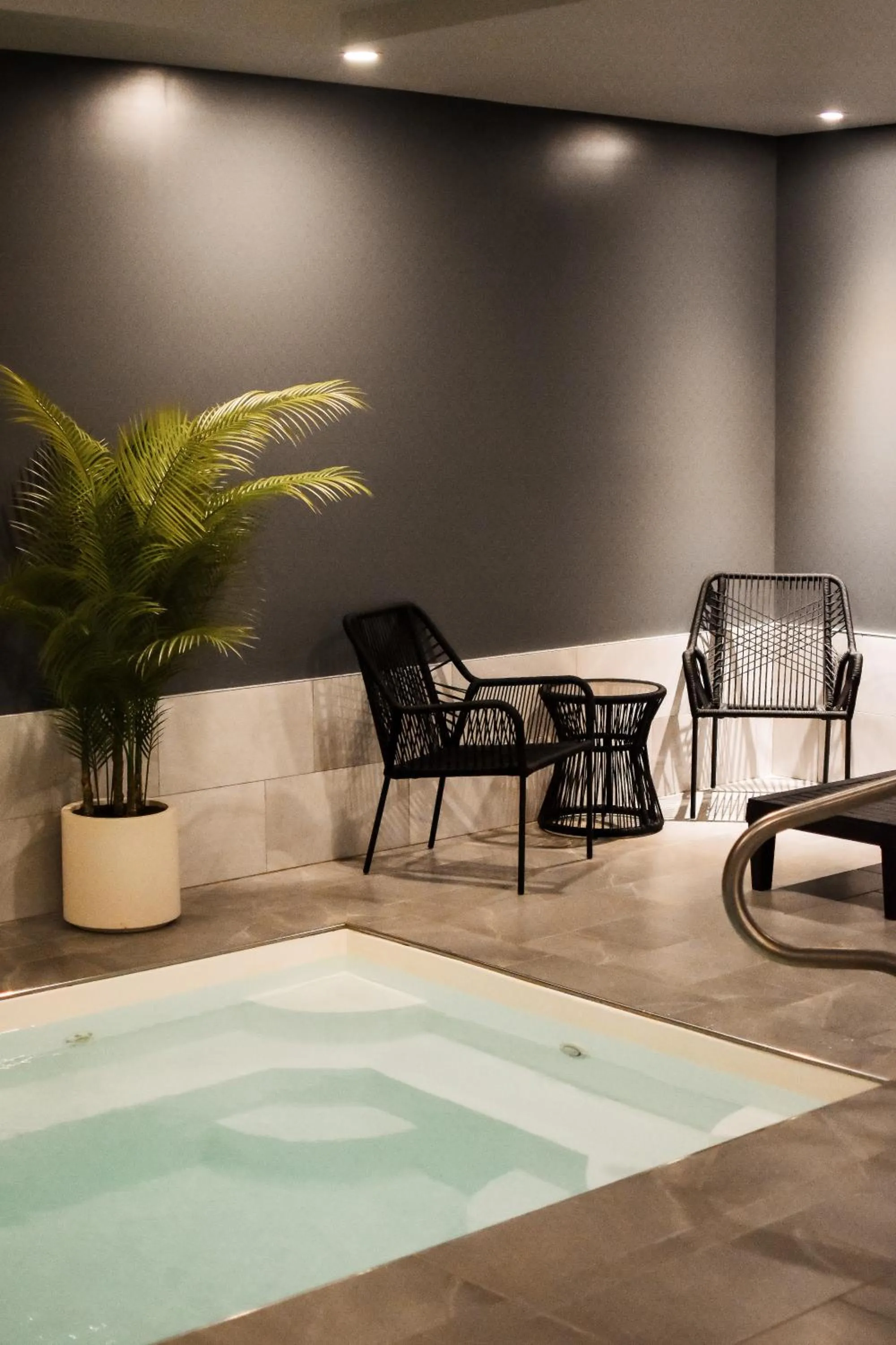 Spa and wellness centre/facilities in Hôtel Manoir Vieux-Québec